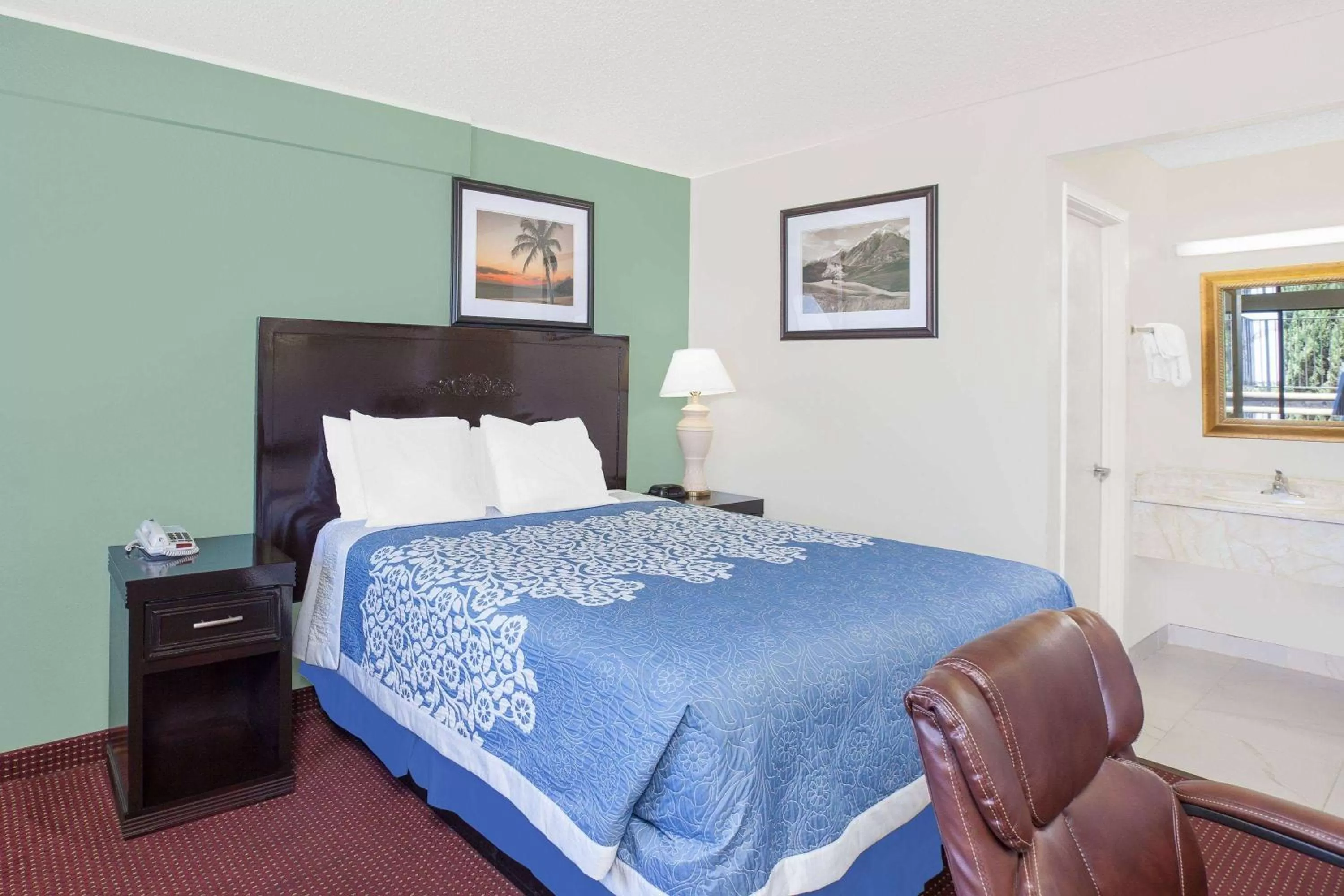 Photo of the whole room, Bed in Days Inn by Wyndham Lost Hills