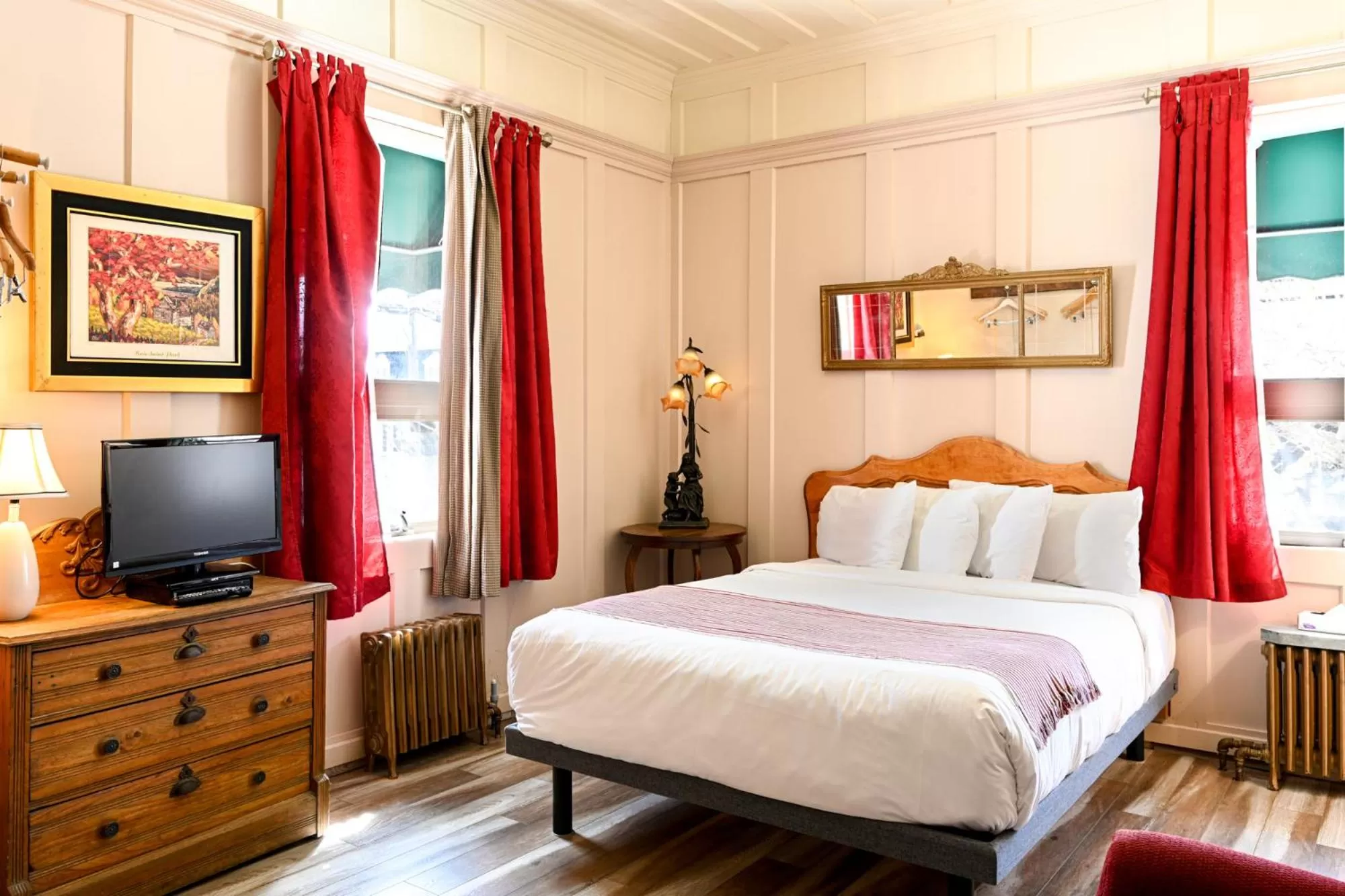 Bed in Hôtel-La Grande Maison et Spa