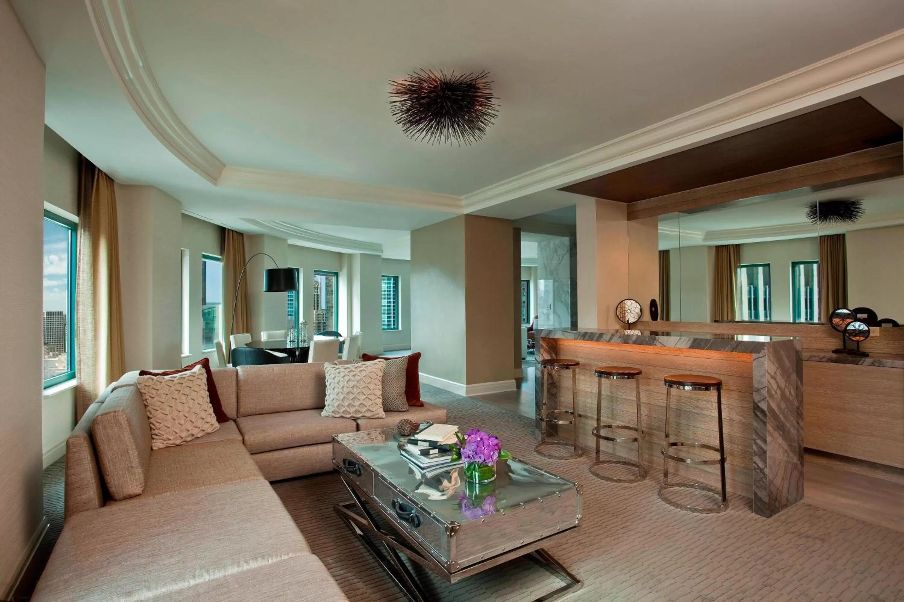 Living room in Sheraton Grand Chicago Riverwalk