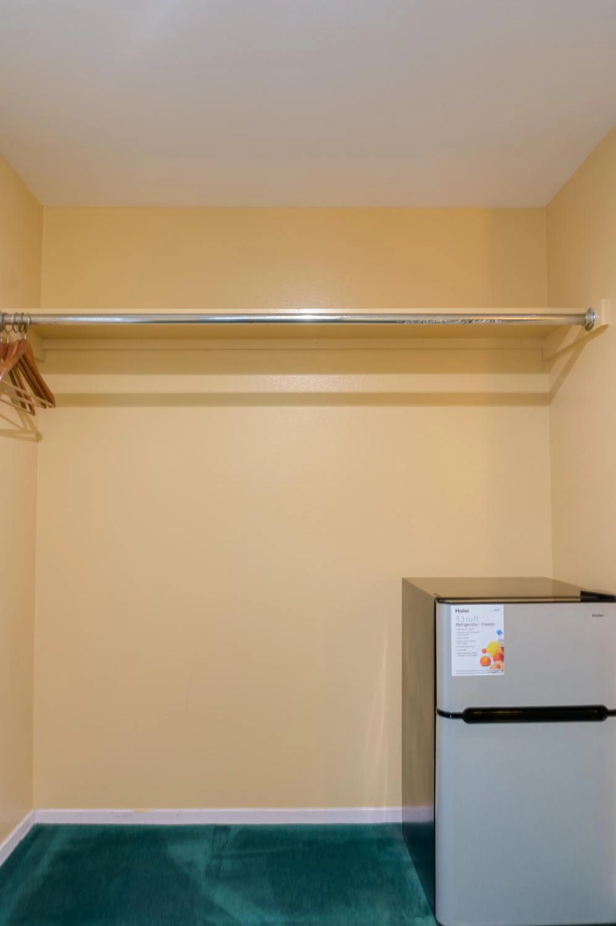 Photo of the whole room in Redondo Beach Inn-LAX