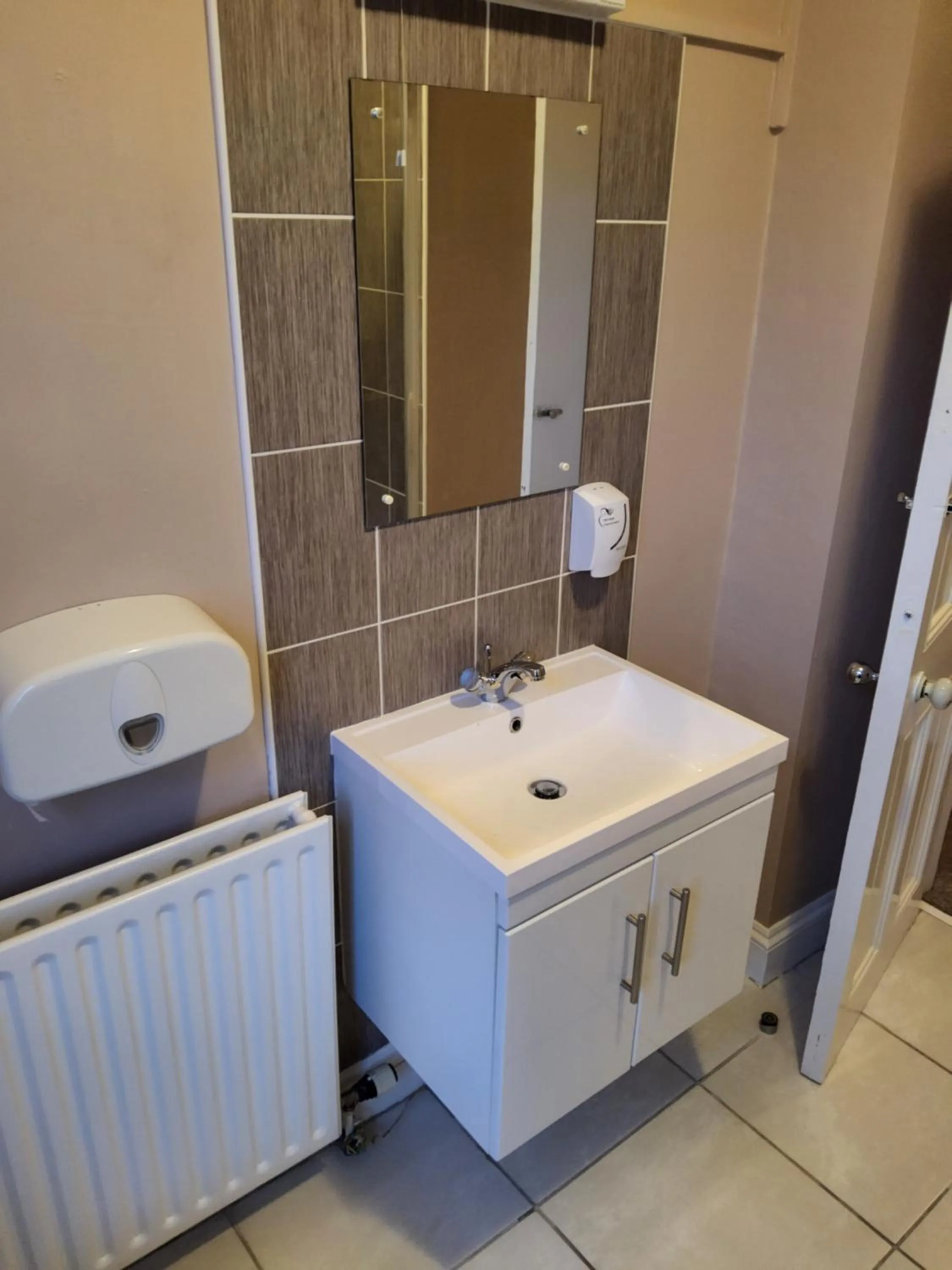 Bathroom in The Avenue Hotel