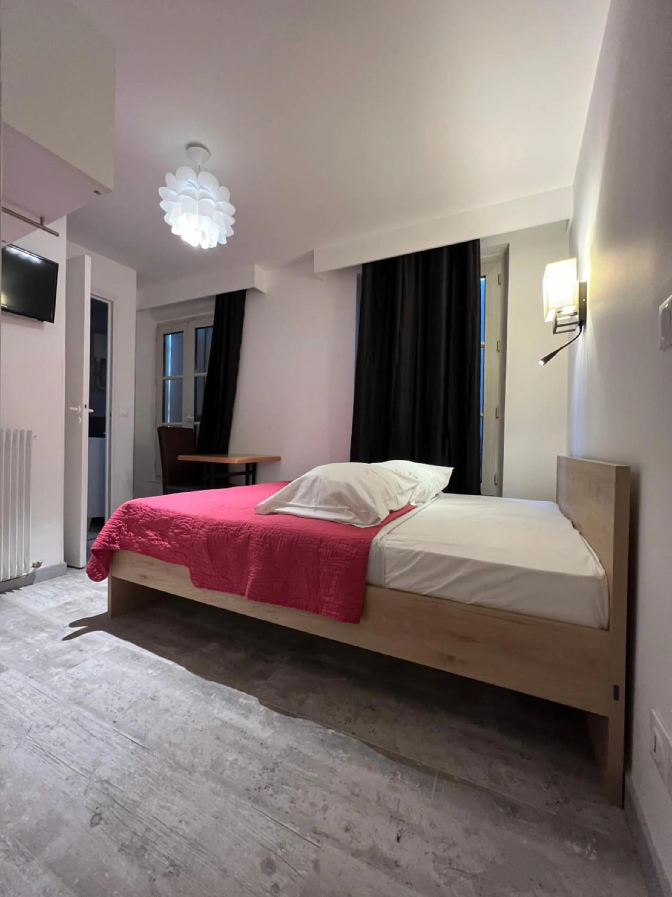 Bed in Hôtel Belle Fontainebleau