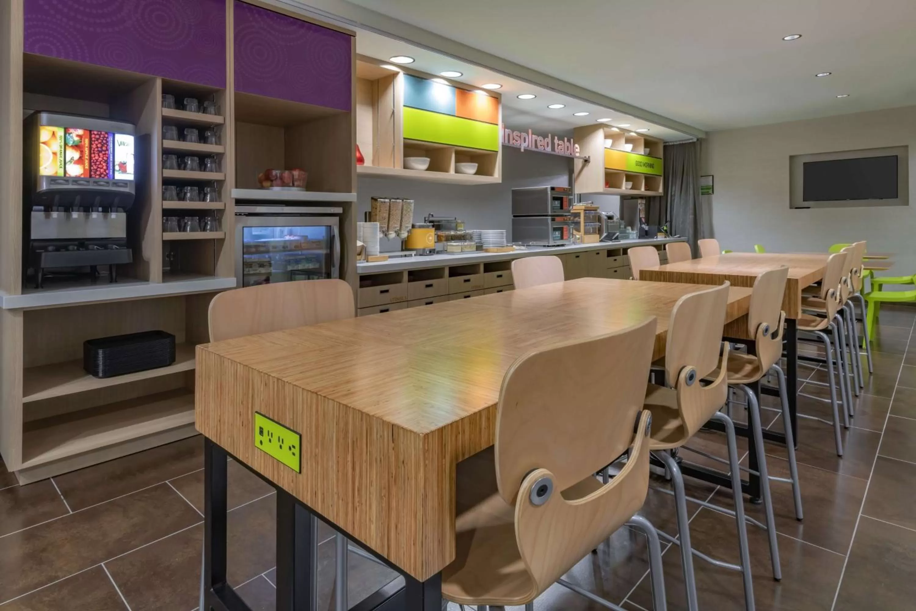 Dining area in Home2 Suites by Hilton Kingman