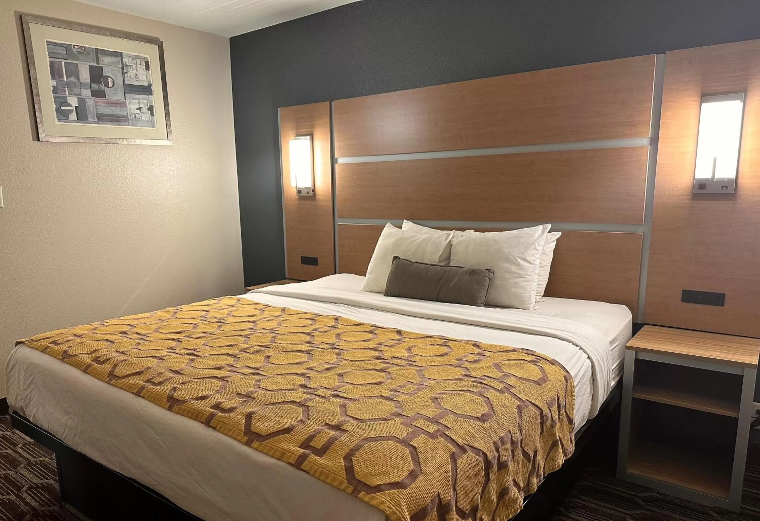 Guests, Bed in Baymont by Wyndham Noblesville