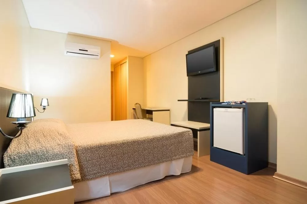 Bedroom, Bed in Hotel Financial