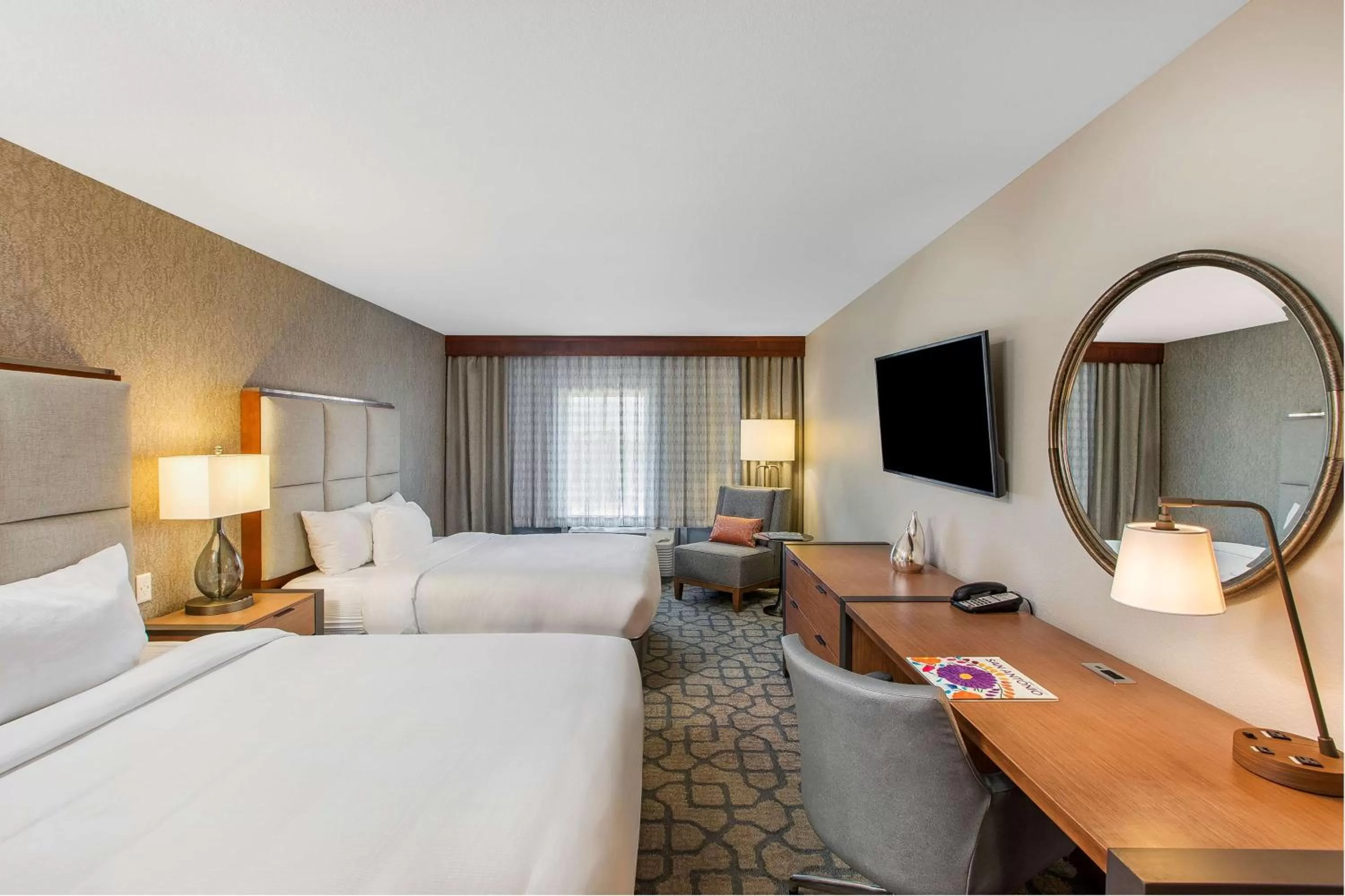 Bedroom, Bed in DoubleTree by Hilton San Antonio Northwest - La Cantera