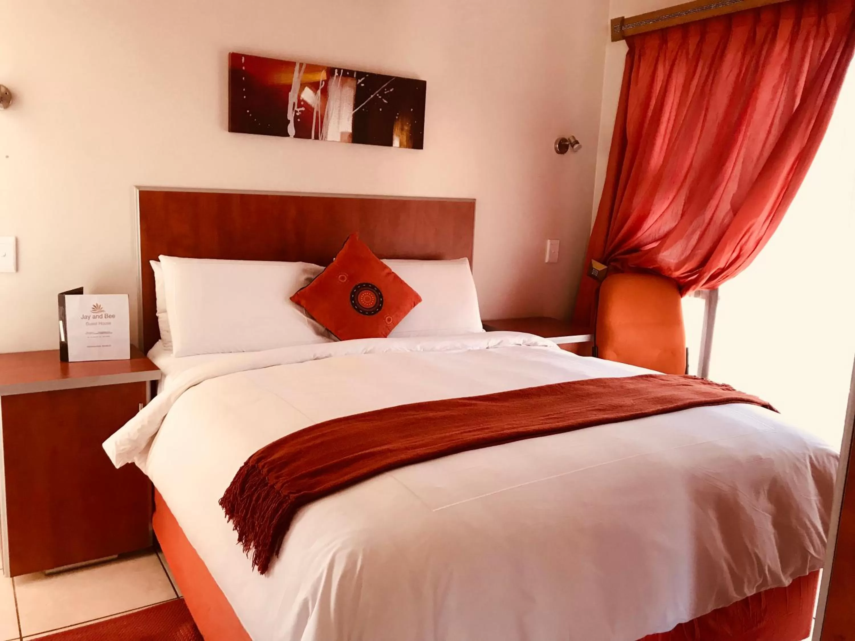 Bed in Jay and Bee Guesthouse