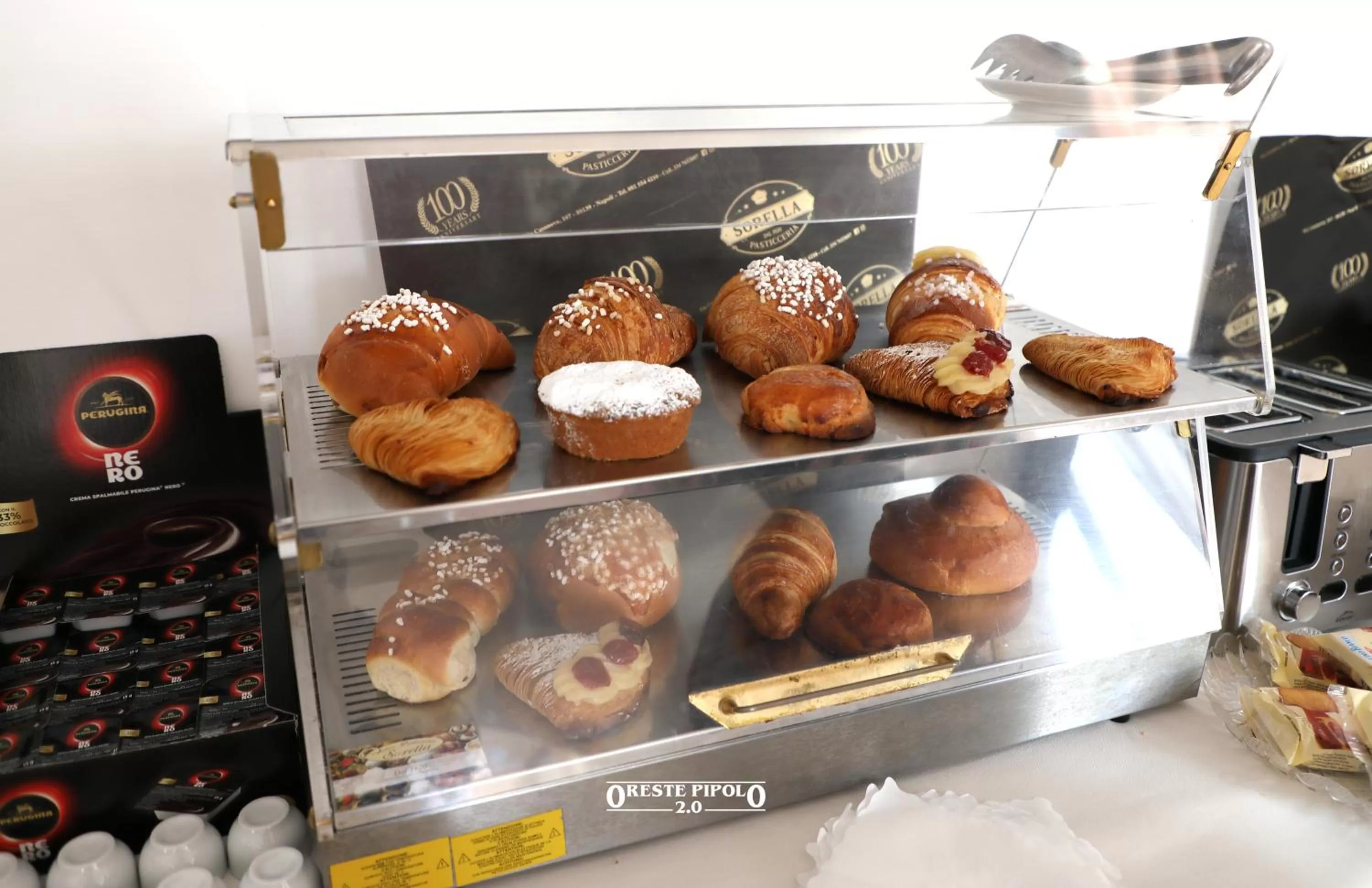 Restaurant/places to eat in Jazz Hotel