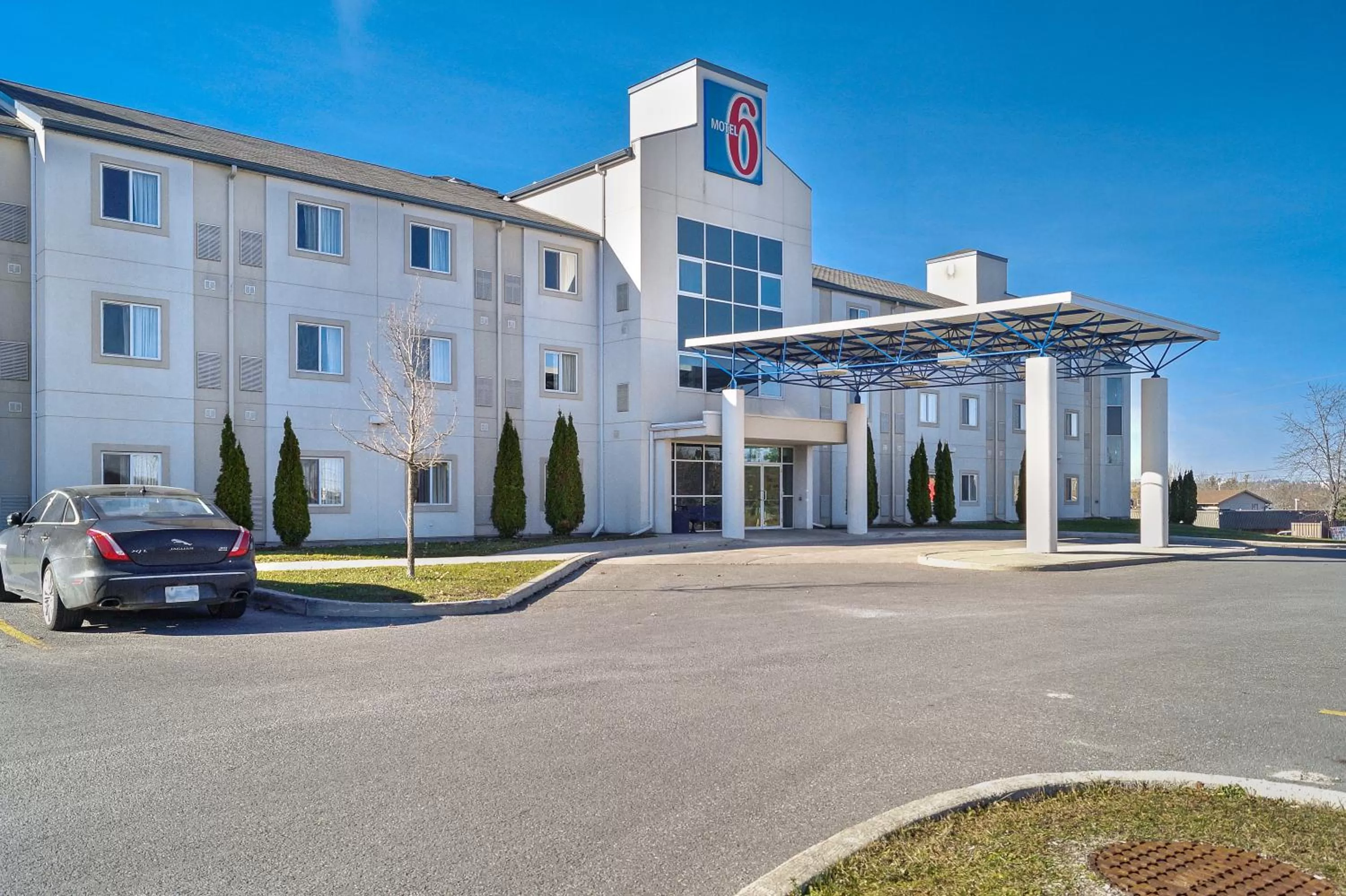 Facade/entrance in Motel 6-Peterborough, ON