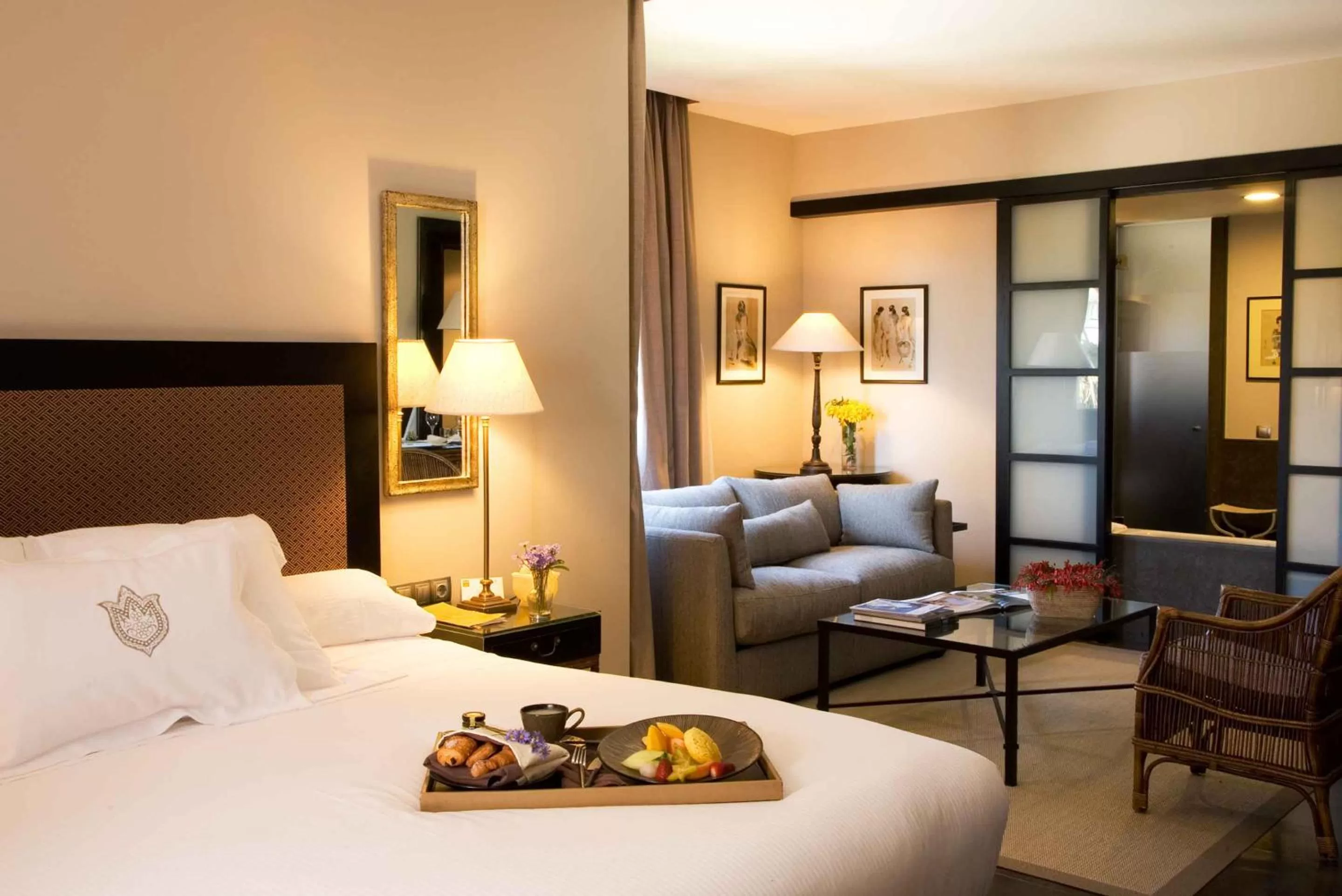 Toilet, Bed in Asia Gardens Hotel & Thai Spa, a Royal Hideaway Hotel