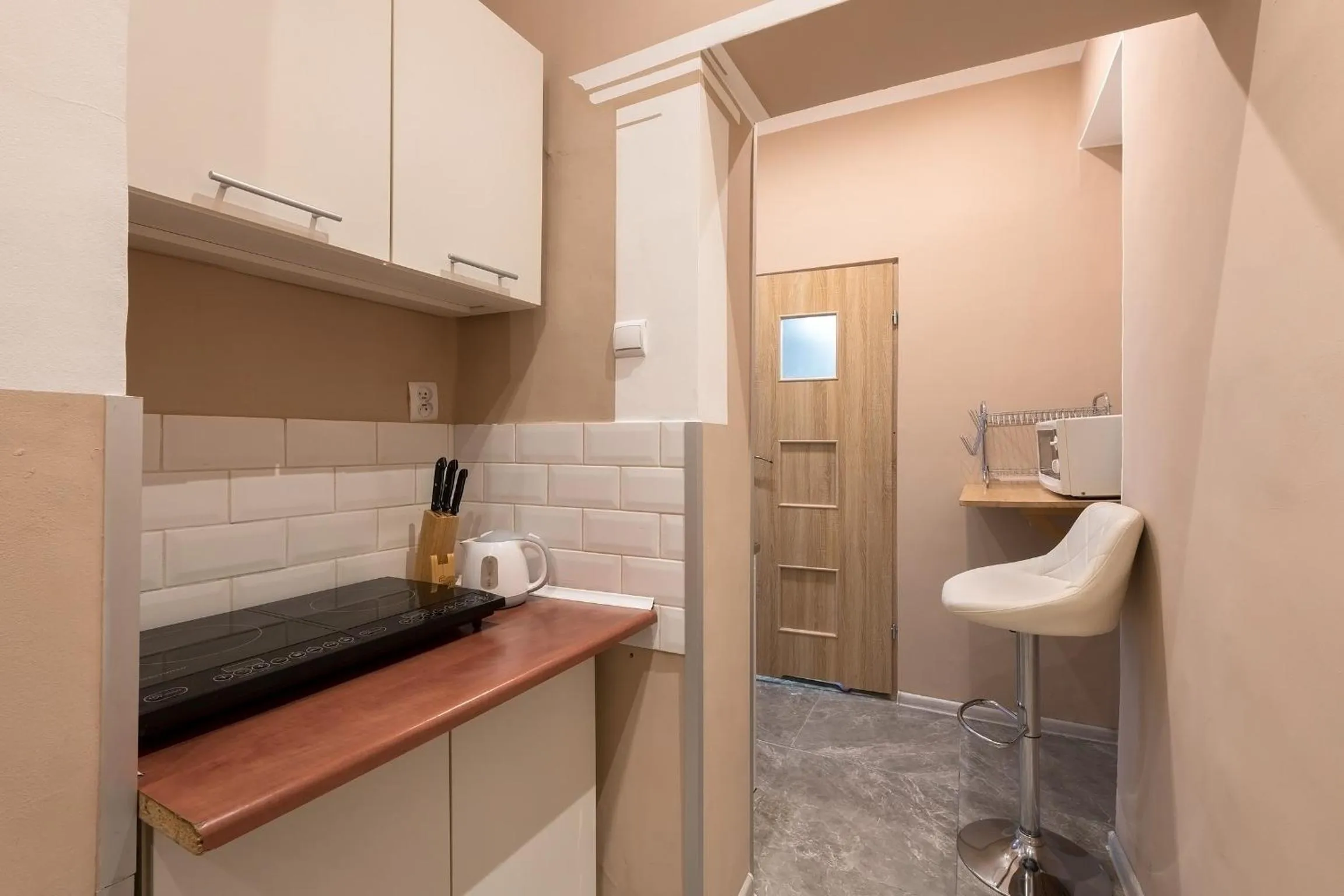 Kitchen or kitchenette in Queen Apartments