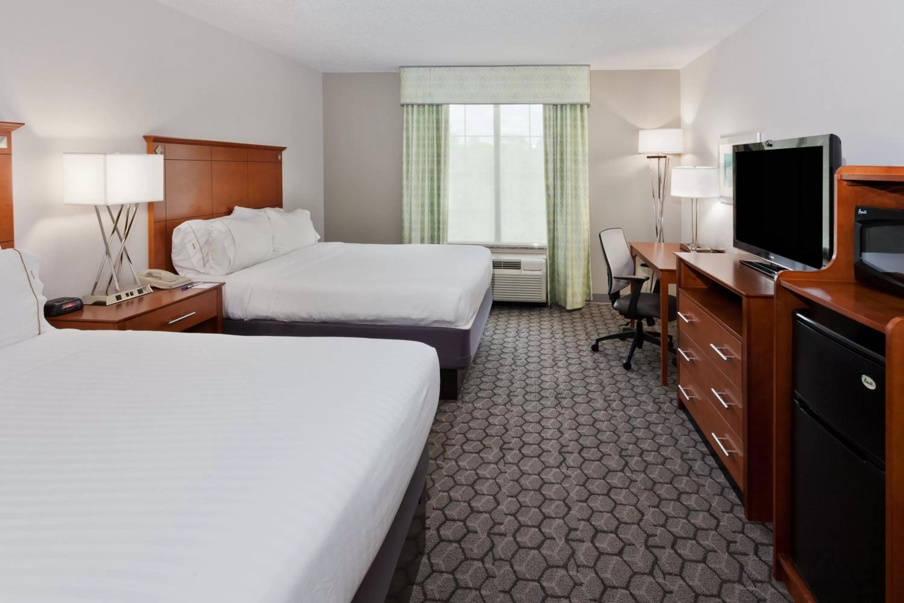 Photo of the whole room, Bed in Holiday Inn Express Phenix City-Fort Benning by IHG