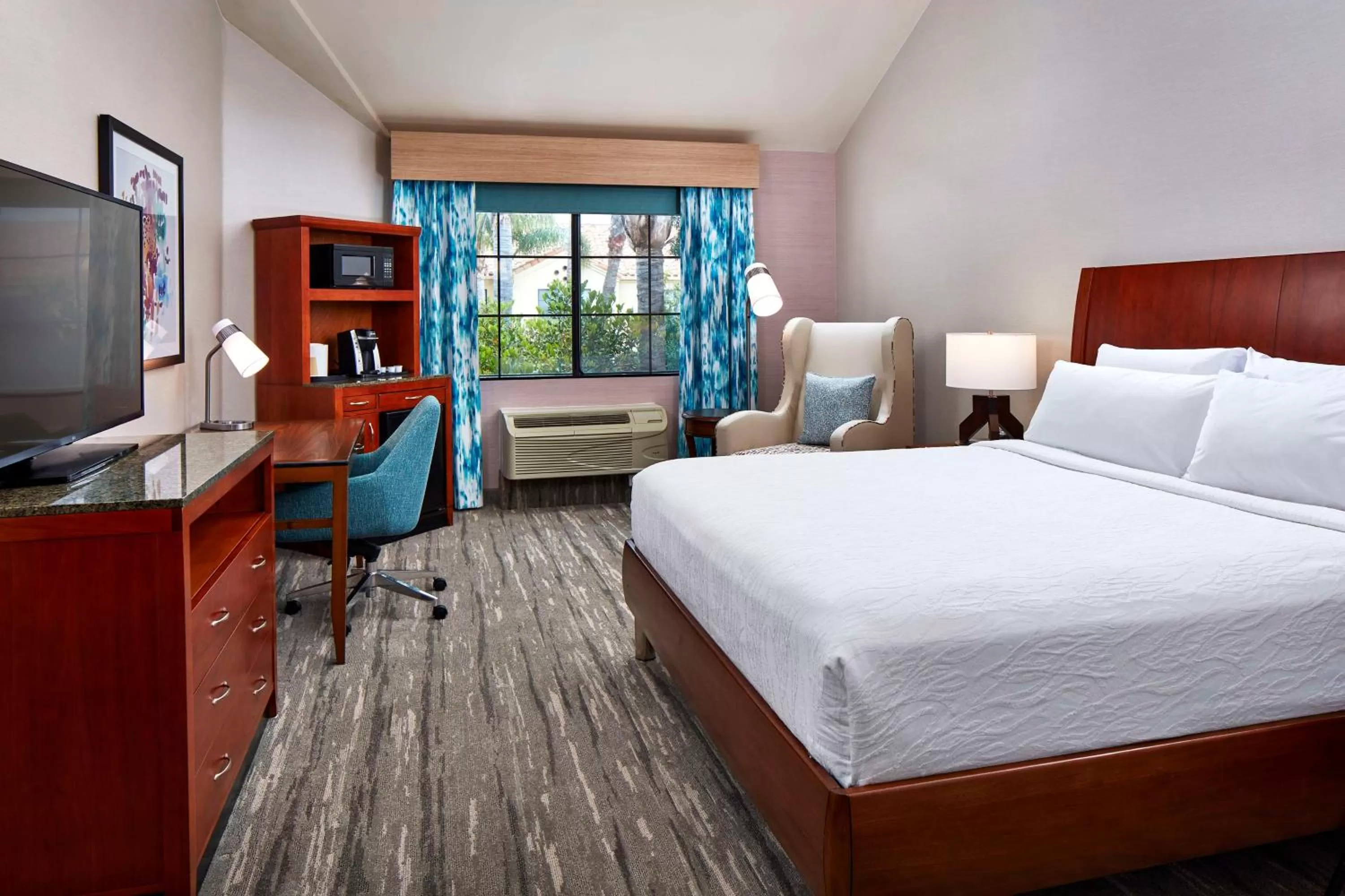 Bedroom, Bed in Hilton Garden Inn Valencia Six Flags