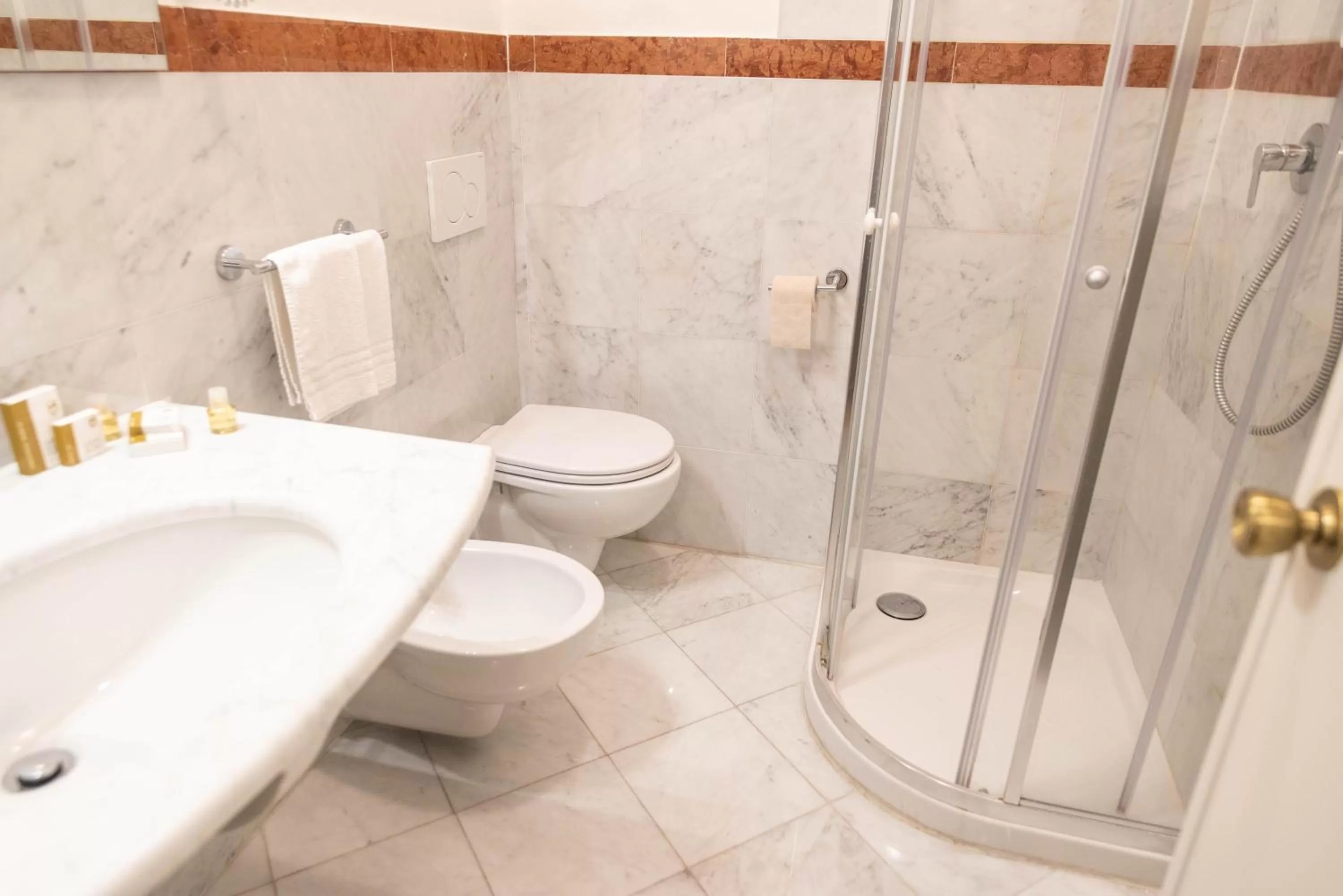 Shower in Grand Hotel Duomo