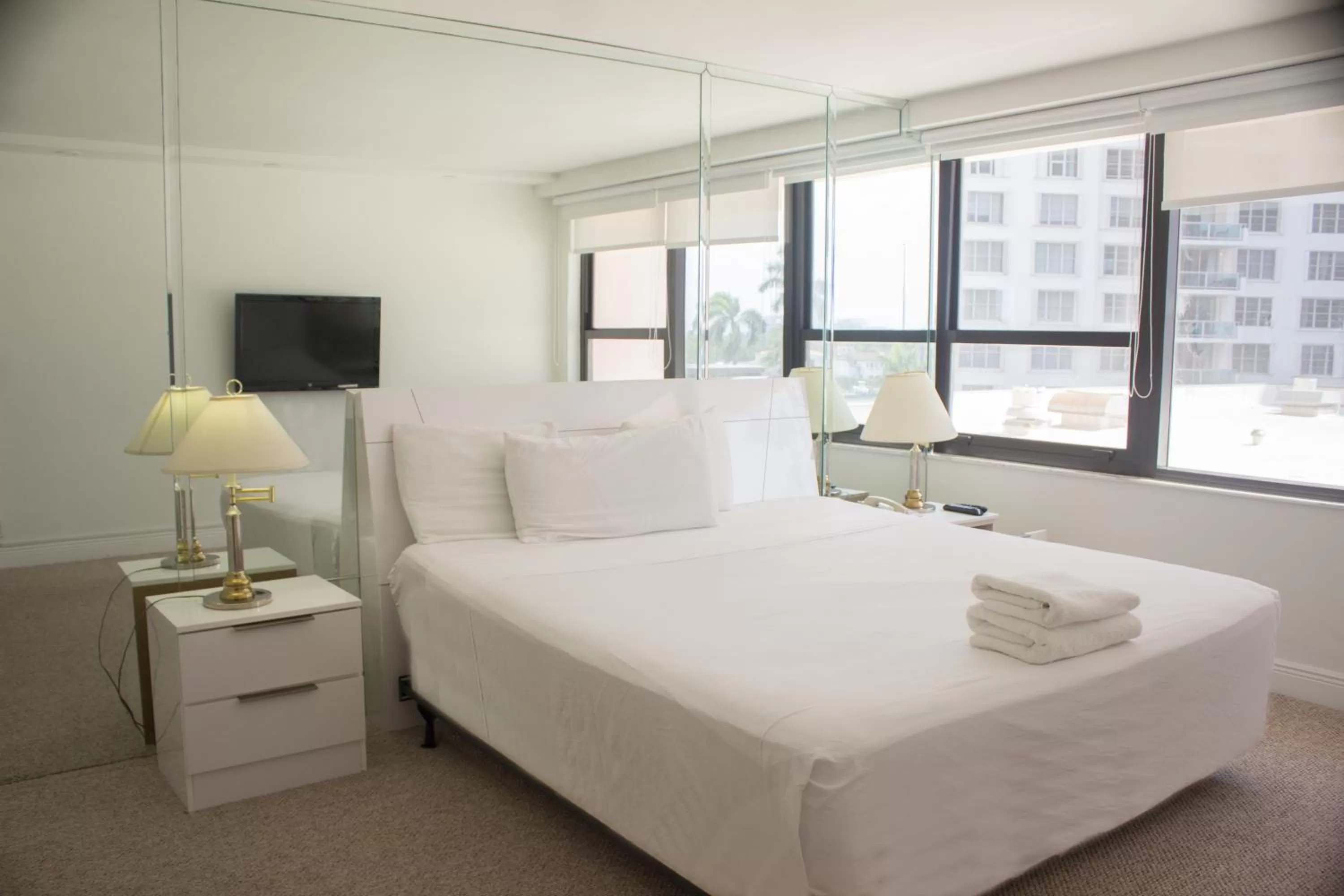 Bedroom, Bed in The Alexander Beach Residences