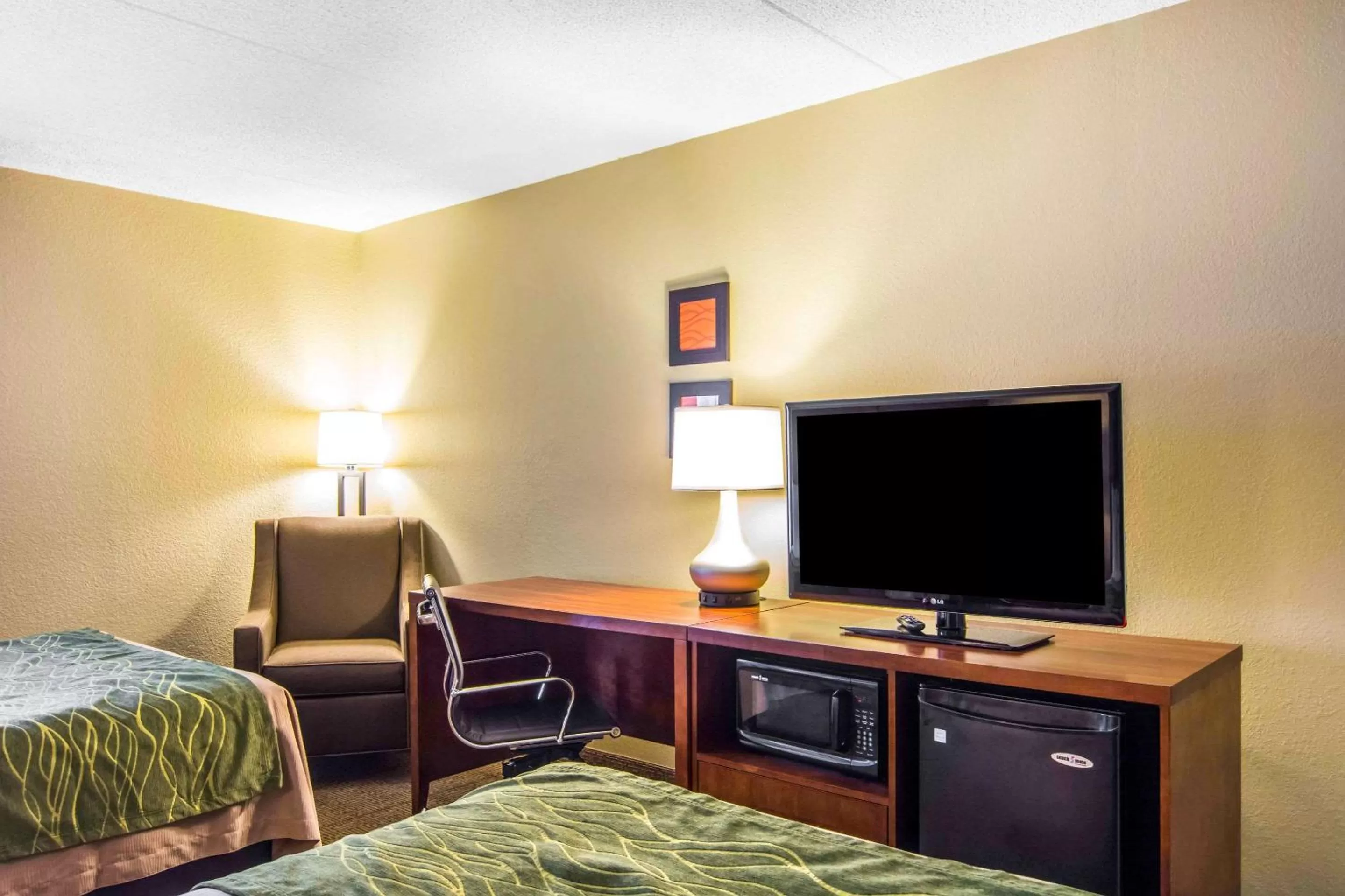Photo of the whole room in Comfort Inn Newport News-Williamsburg East