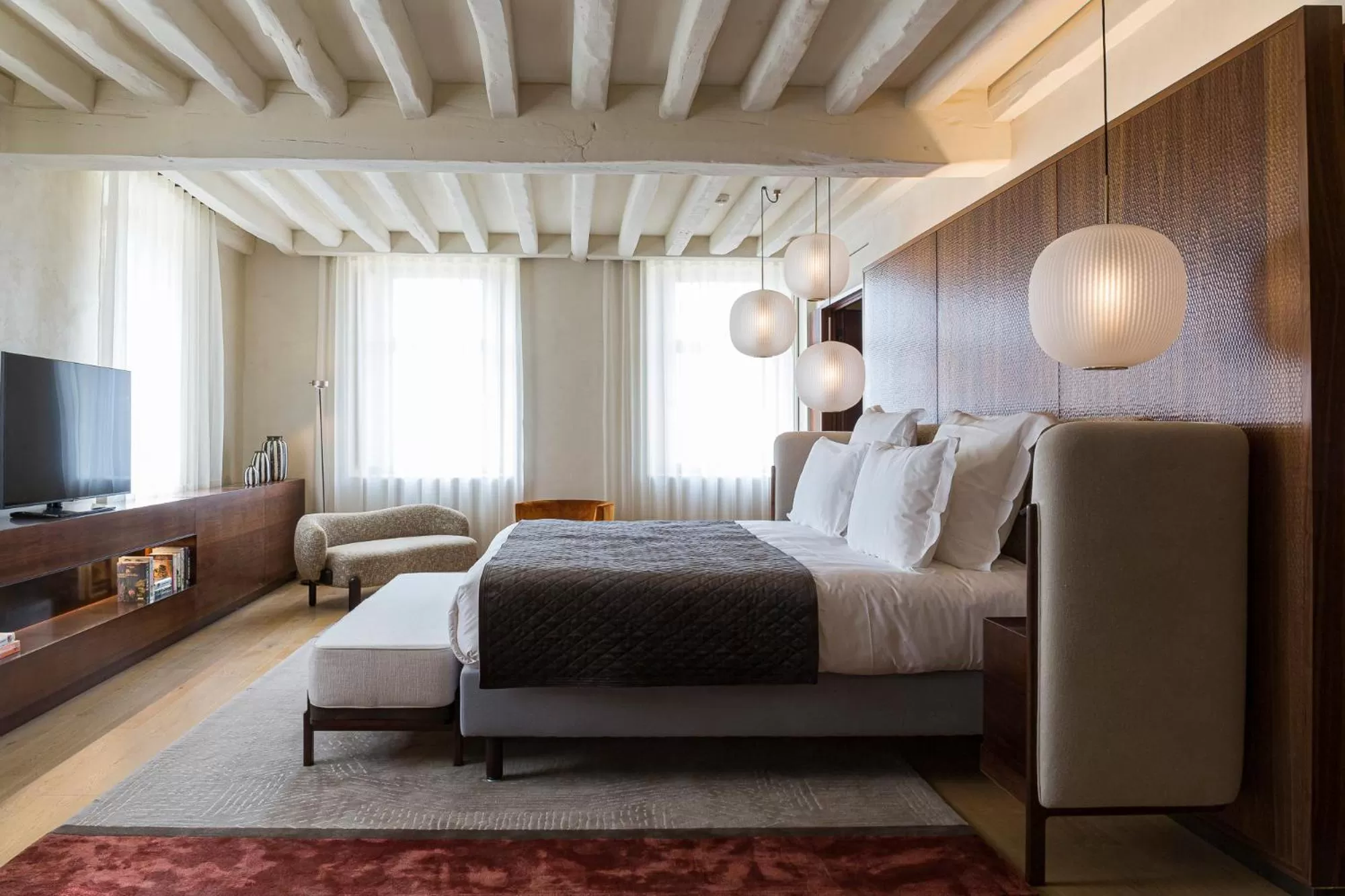 Bed in Hôtel de Pavie