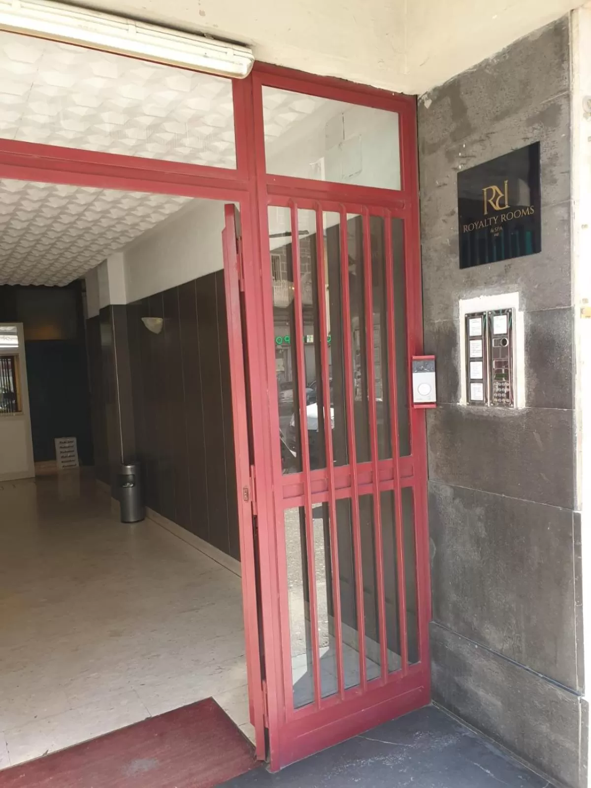 Facade/entrance in Royalty Rooms & Spa