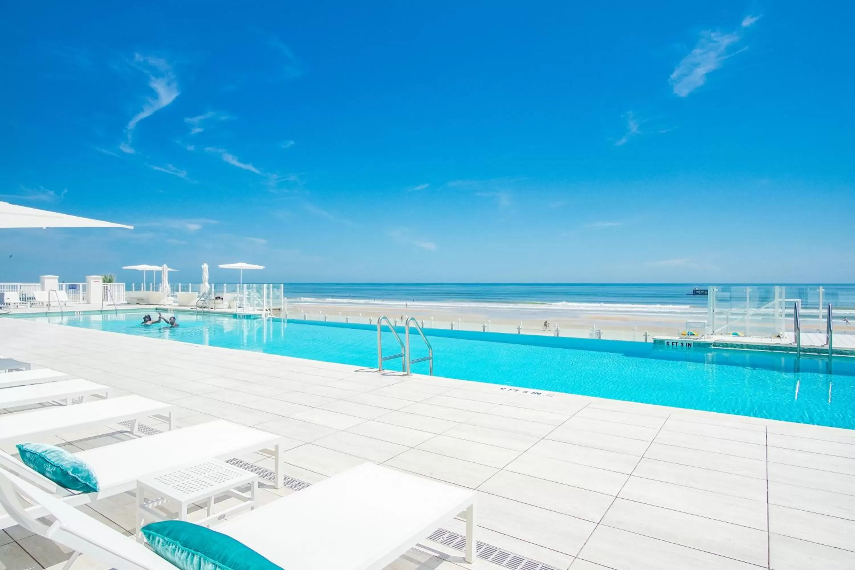 Swimming pool in Daytona Grande Oceanfront Resort