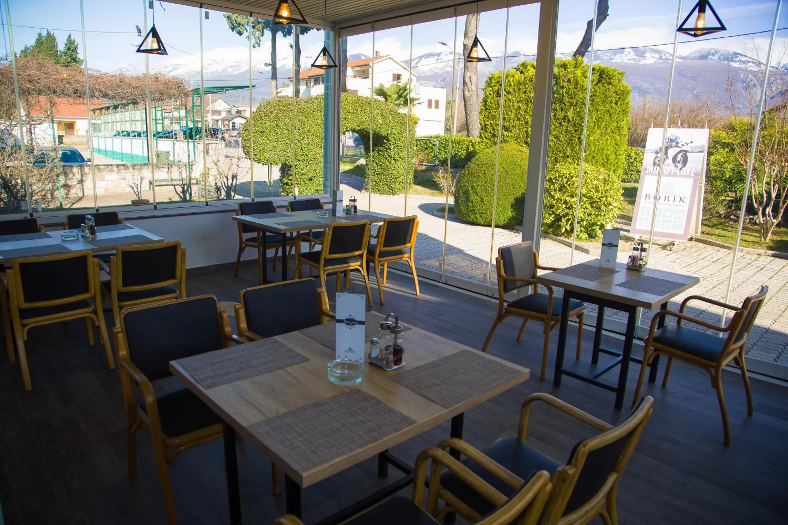 Restaurant/Places to Eat in Motel Borik