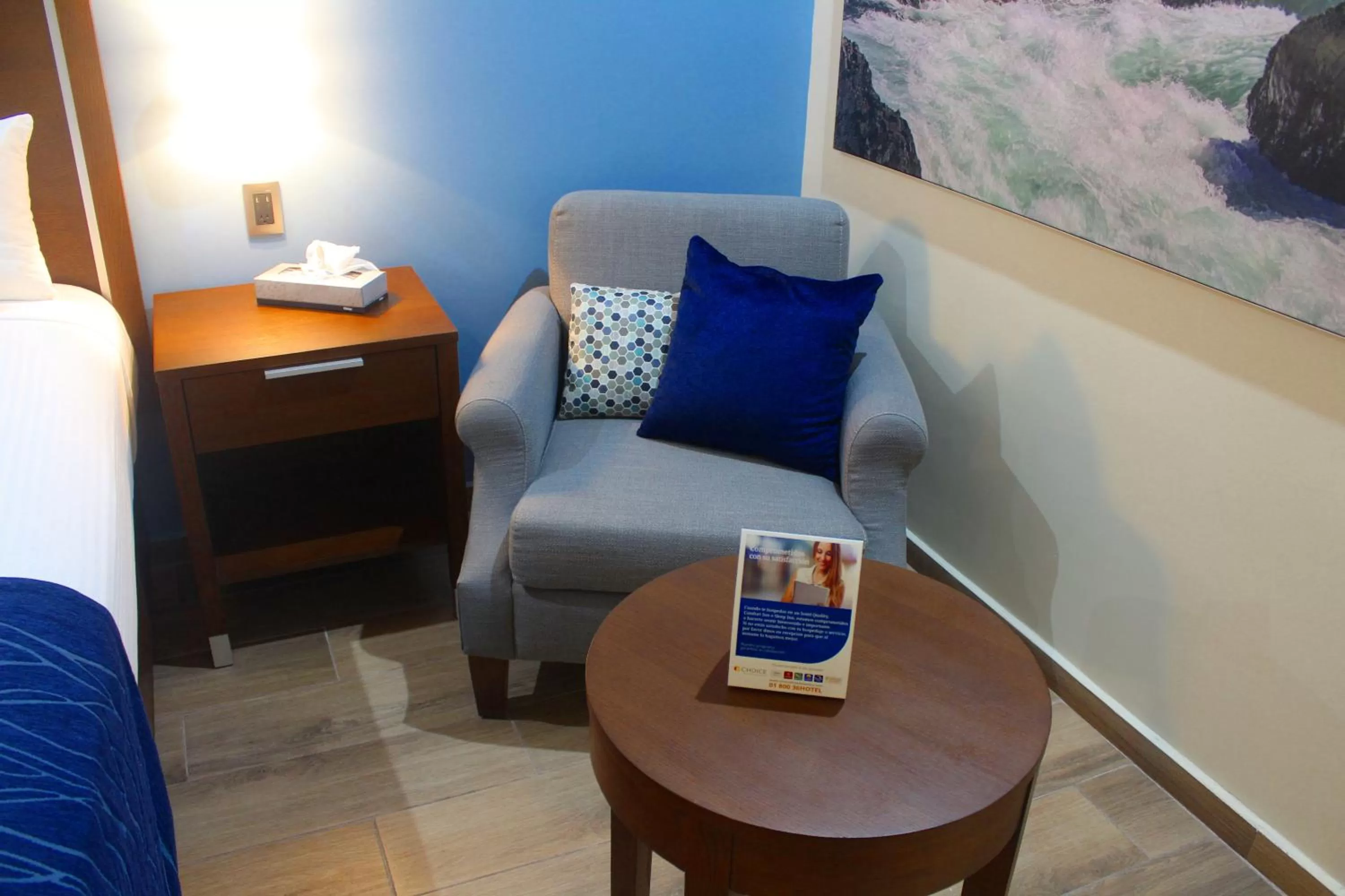 Photo of the whole room in Comfort Inn Monterrey Norte