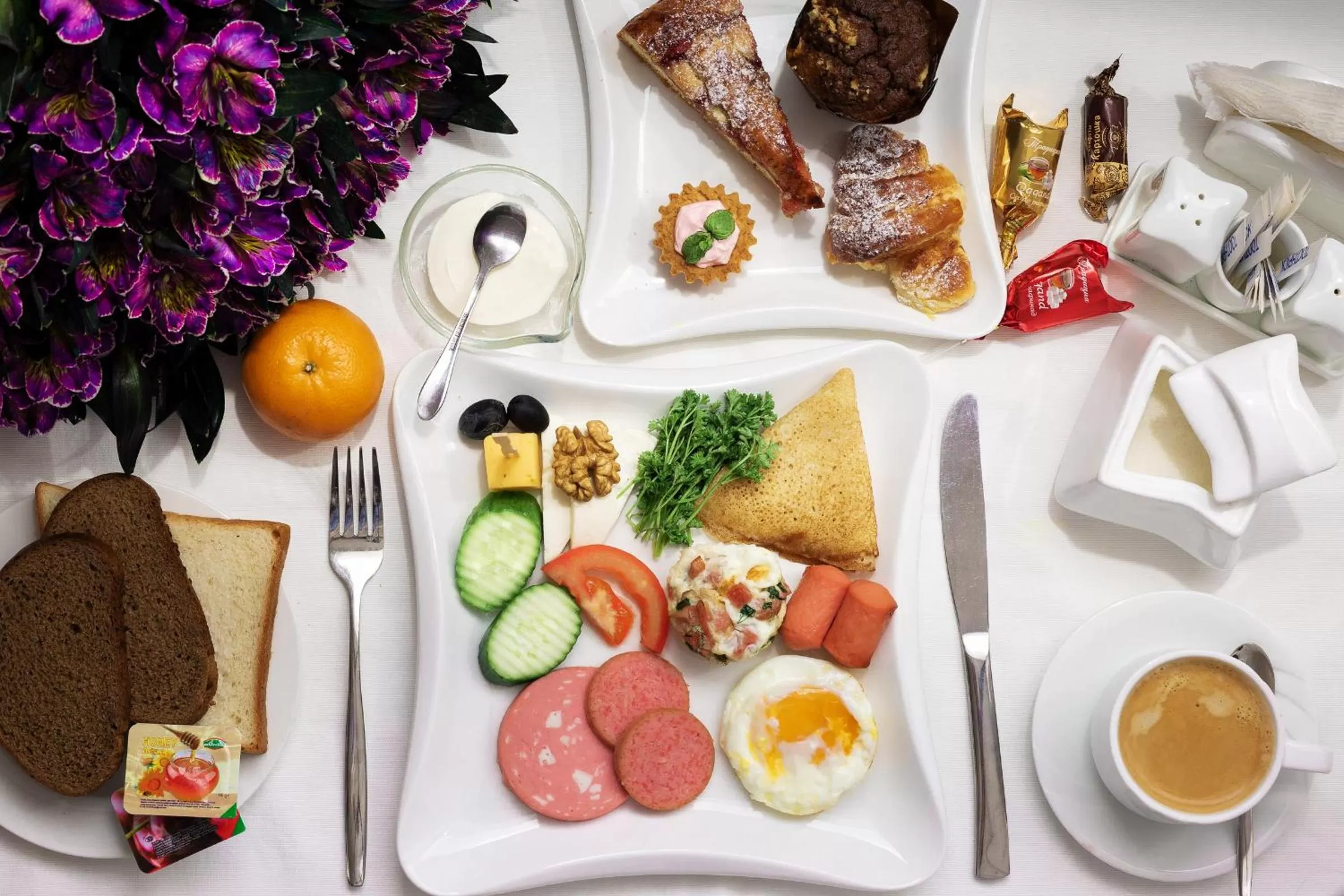 Buffet breakfast in Manifa Hotel