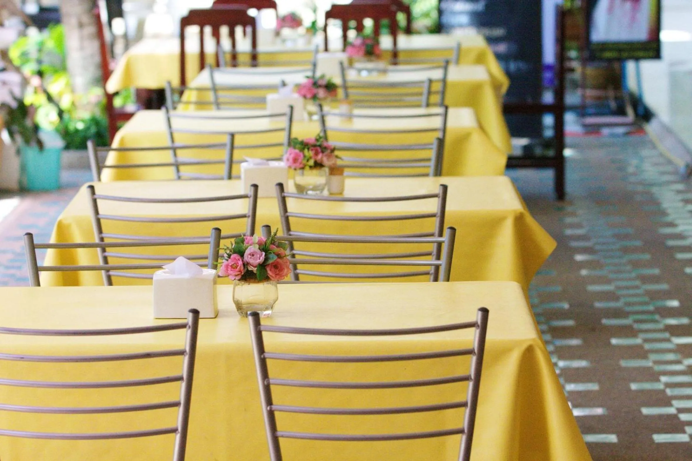 Restaurant/places to eat in Top North Hotel