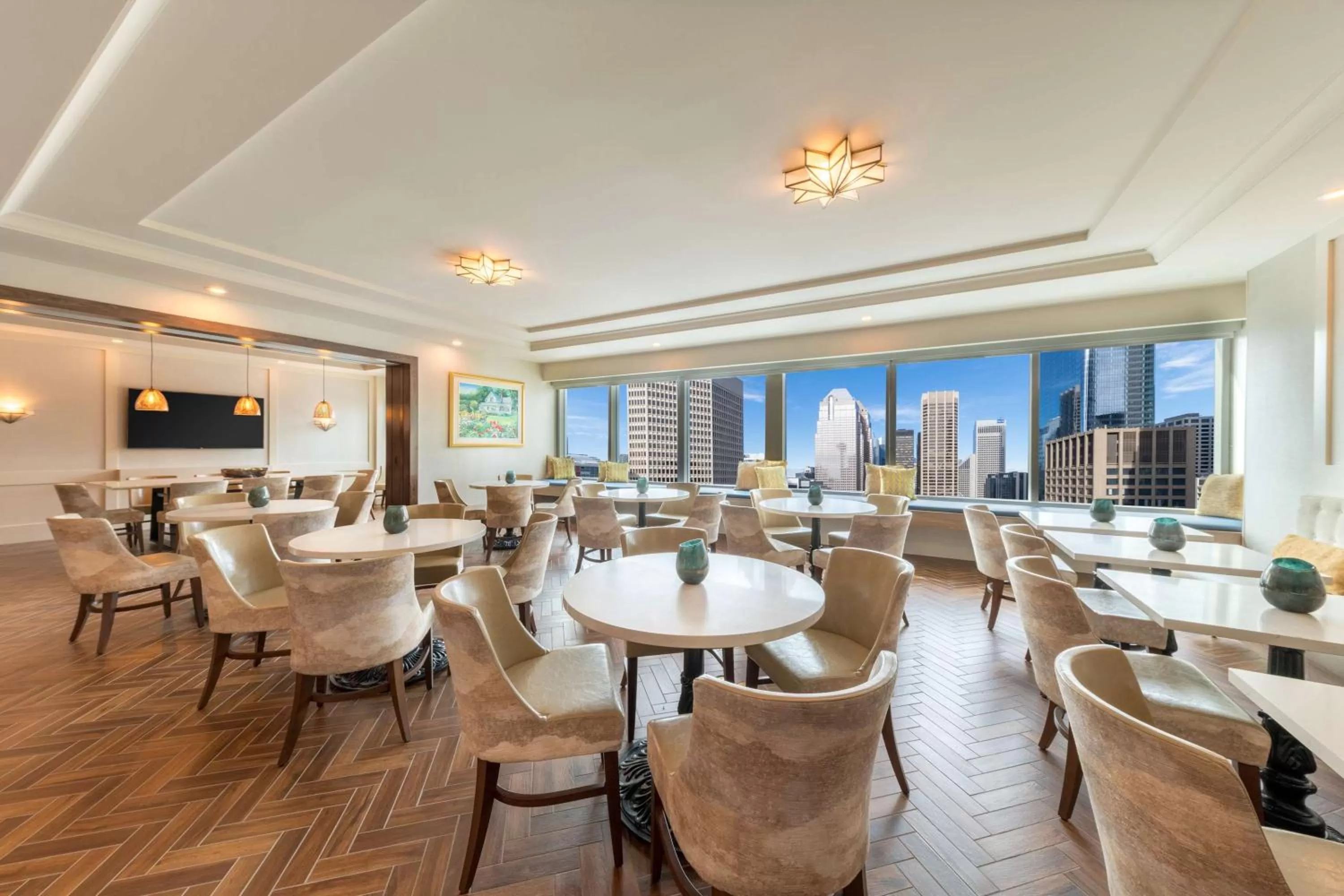 Lounge or bar in Hyatt Regency Calgary