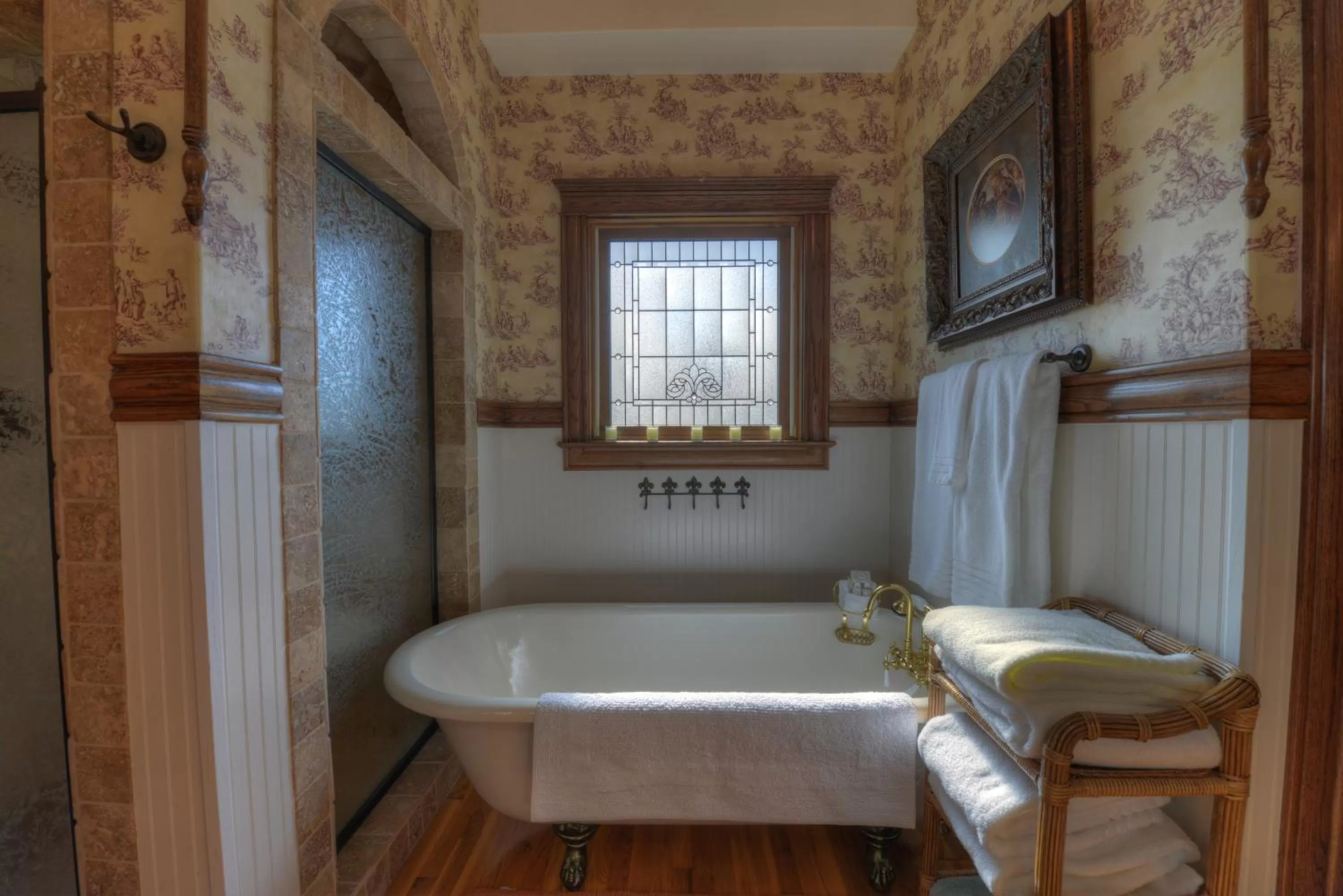 Bed in The Victoria Bed & Breakfast