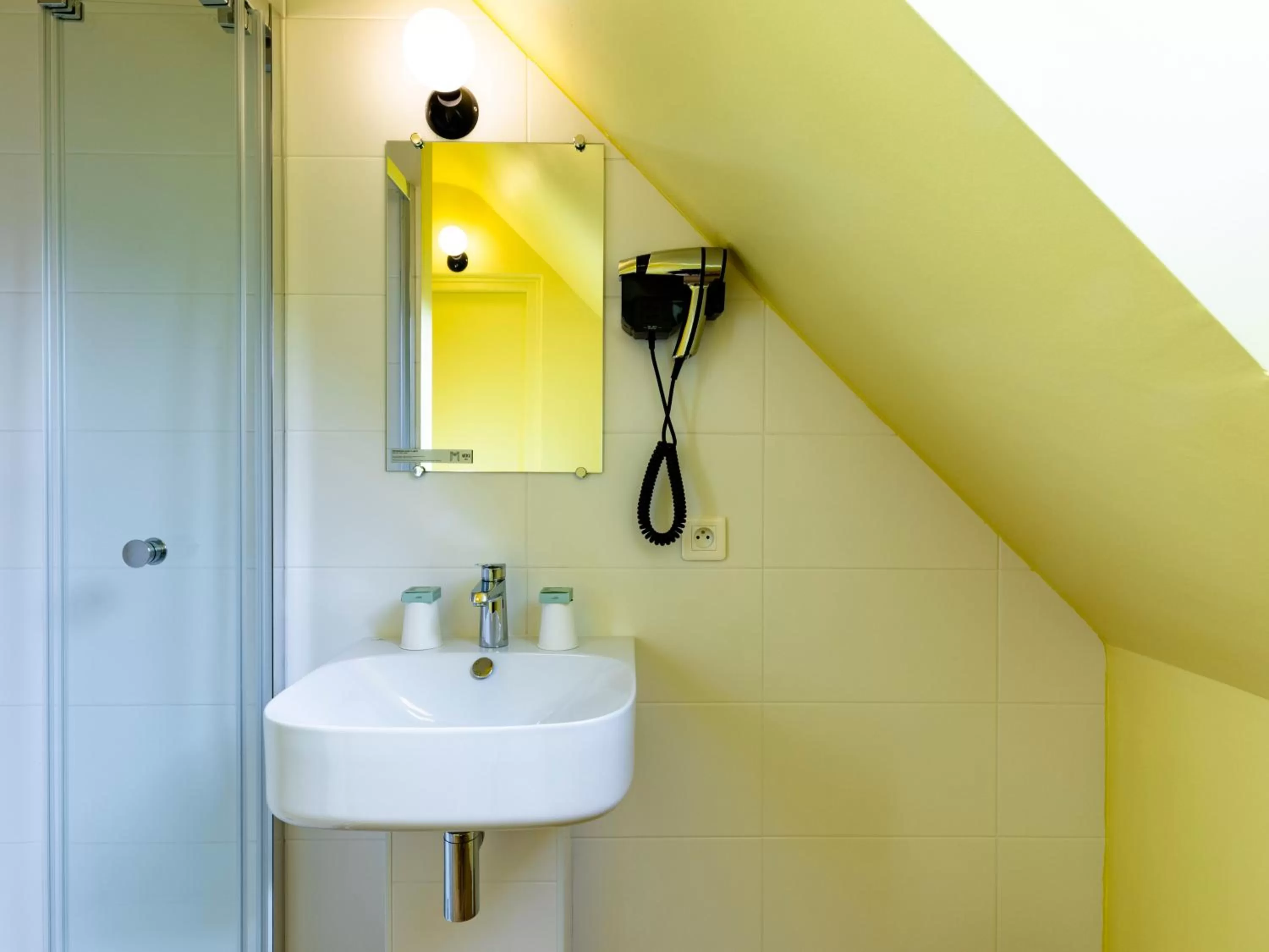 Bathroom in MOKA Hôtel centre-ville