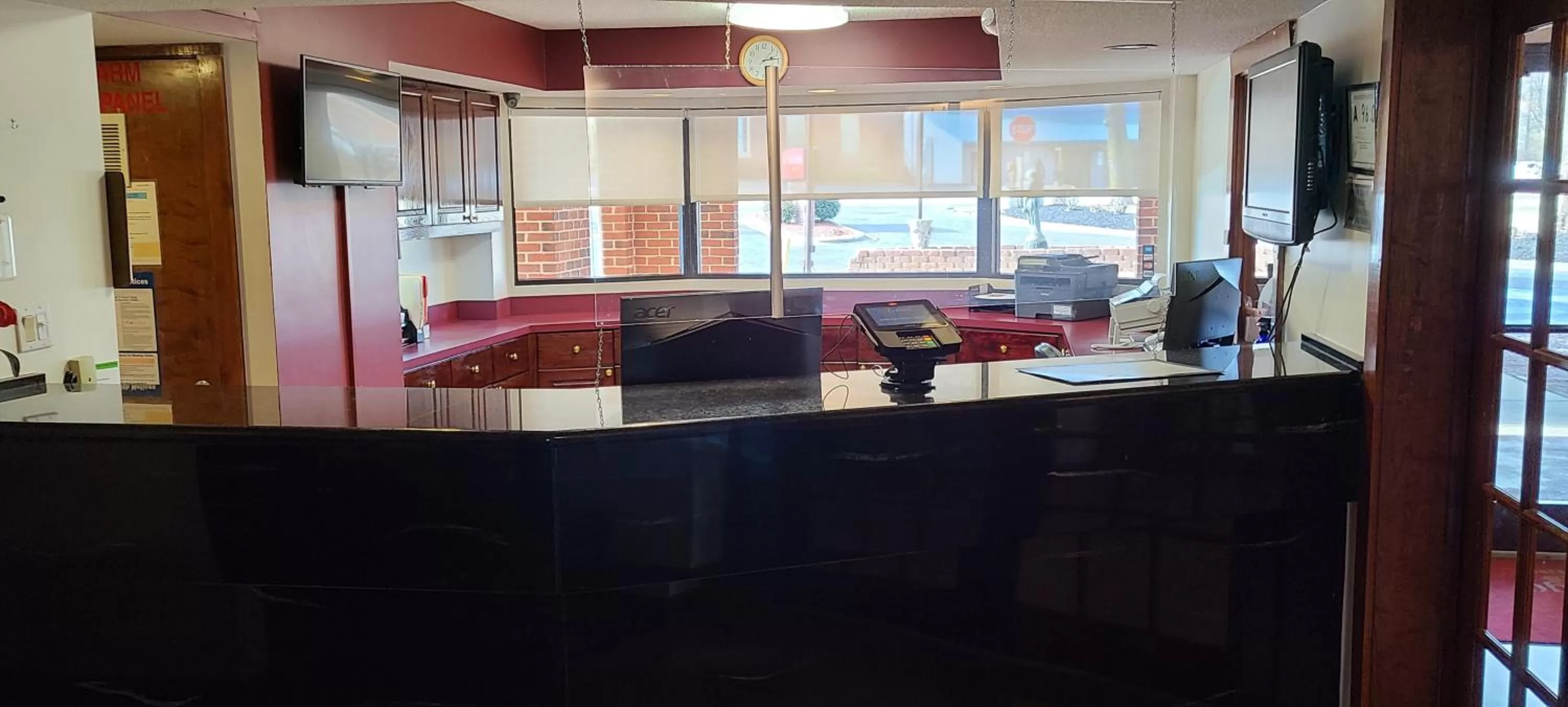 Lobby or reception in Red Roof Inn & Suites Cornelius - Lake Norman