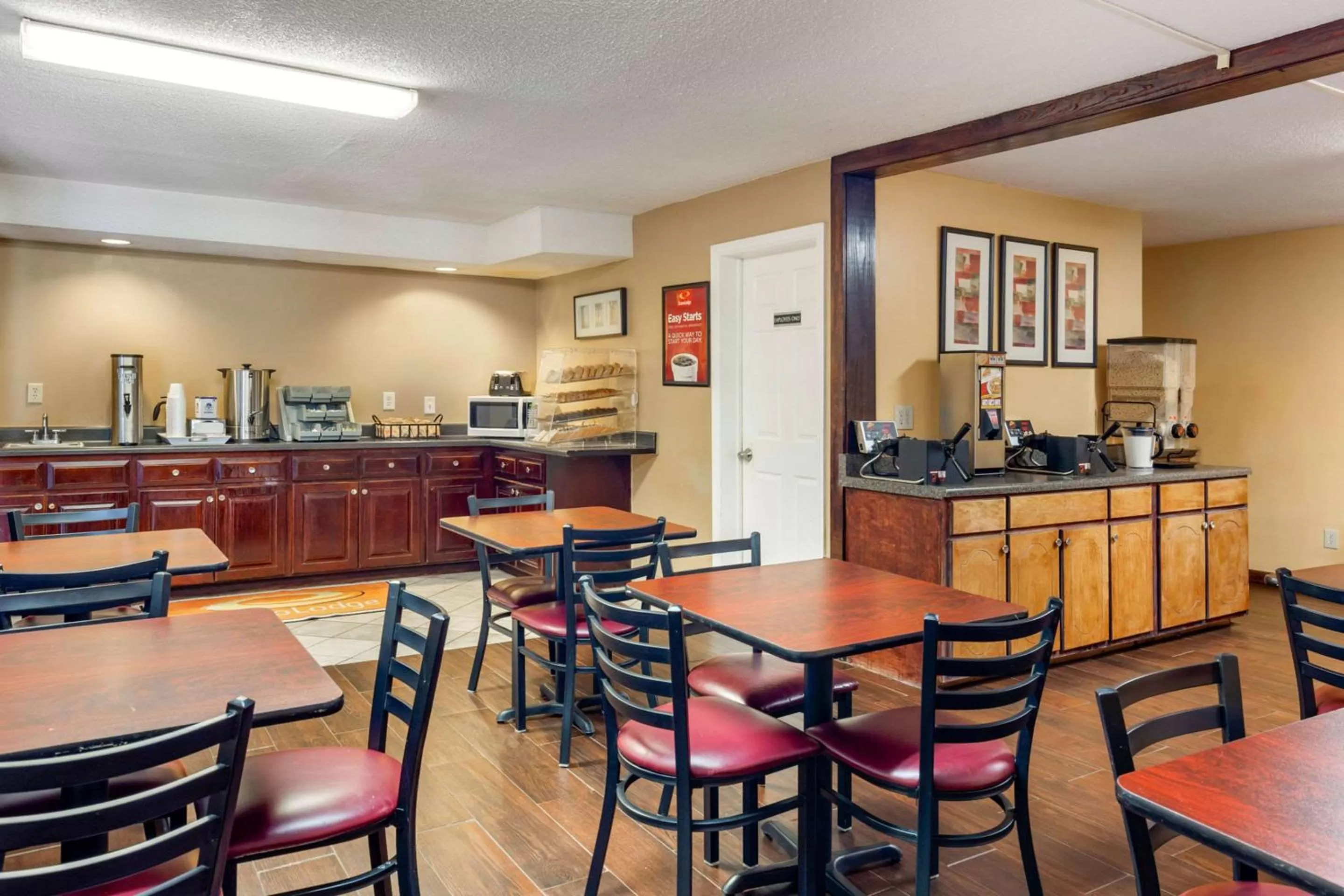 Restaurant/places to eat in Econo Lodge Burlington I-40