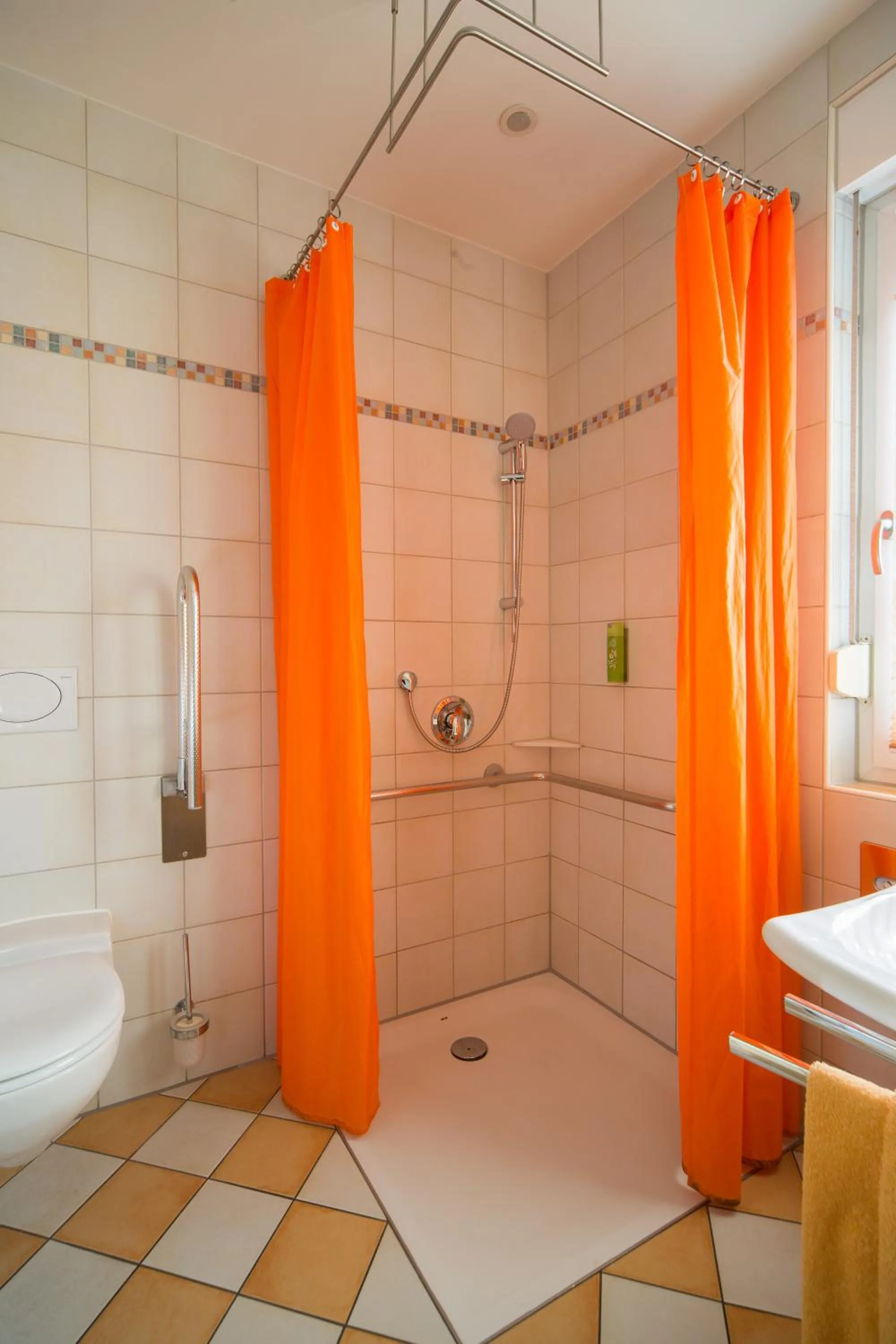 Shower in Ambient Hotel am Europakanal