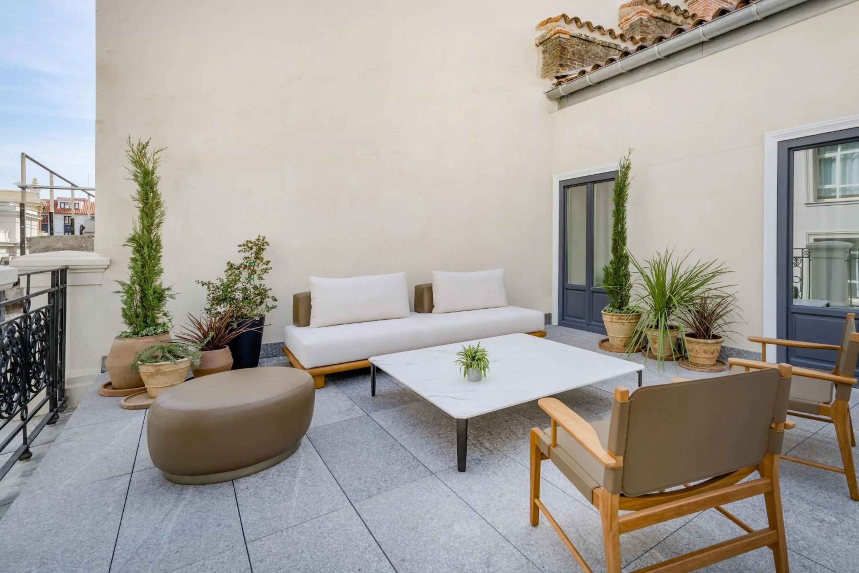 Photo of the whole room in JW Marriott Hotel Madrid