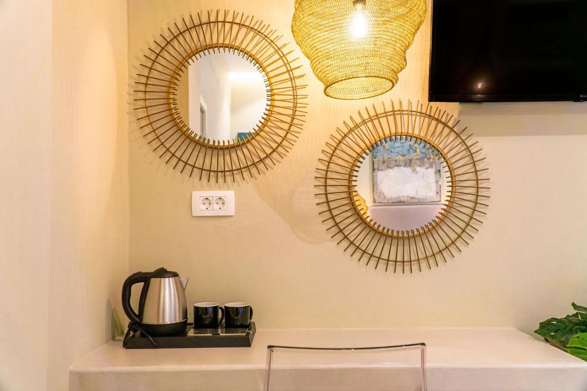 Coffee/tea facilities in Antonia Hotel