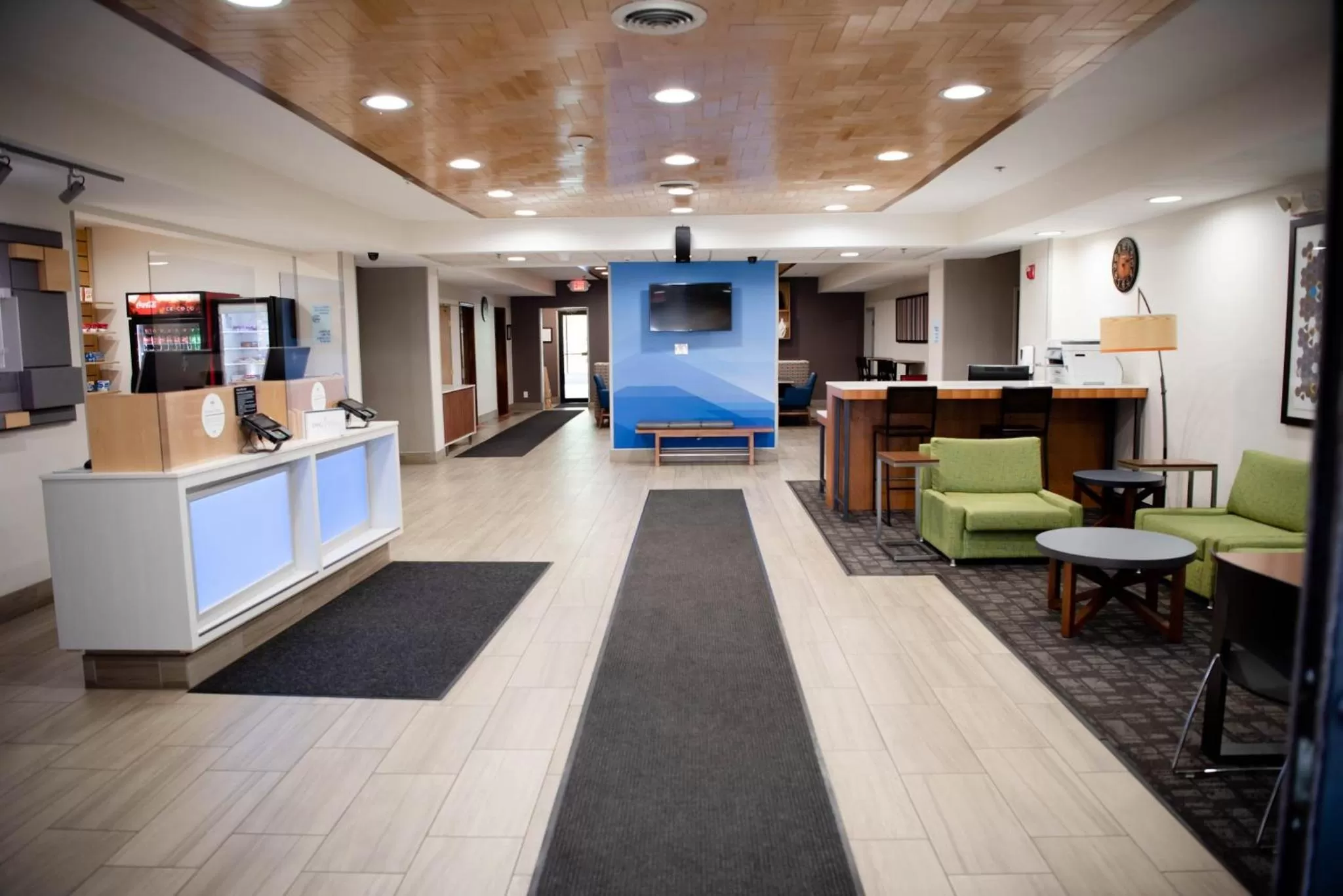 Lobby or reception in Holiday Inn Express Winfield - Teays Valley by IHG