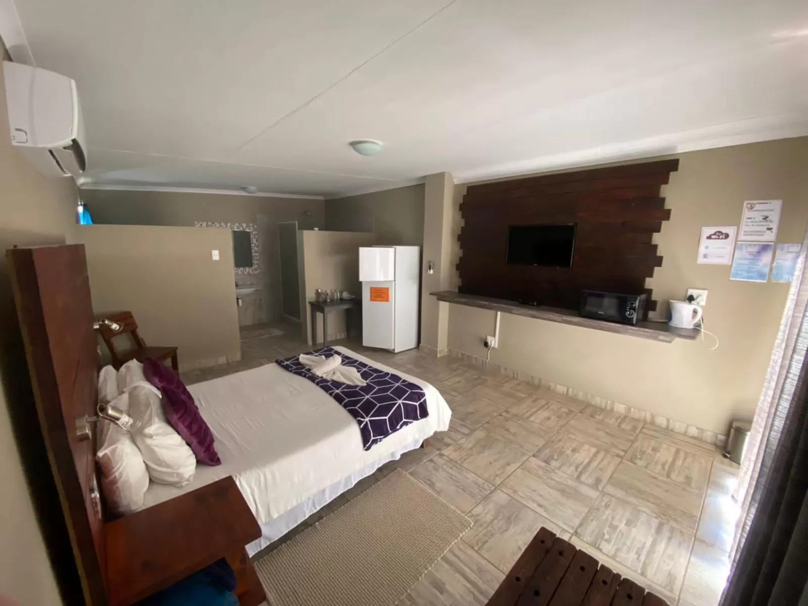 Photo of the whole room, TV/Entertainment Center in Hoon's Selfcatering