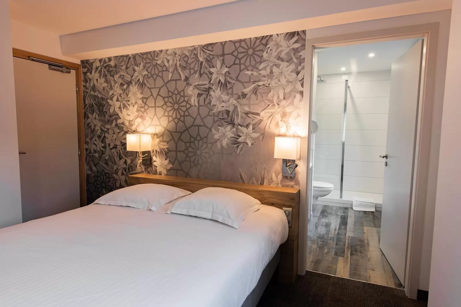 Bedroom, Bed in L'AO Hôtel & Restaurant L'Aigle d'Or