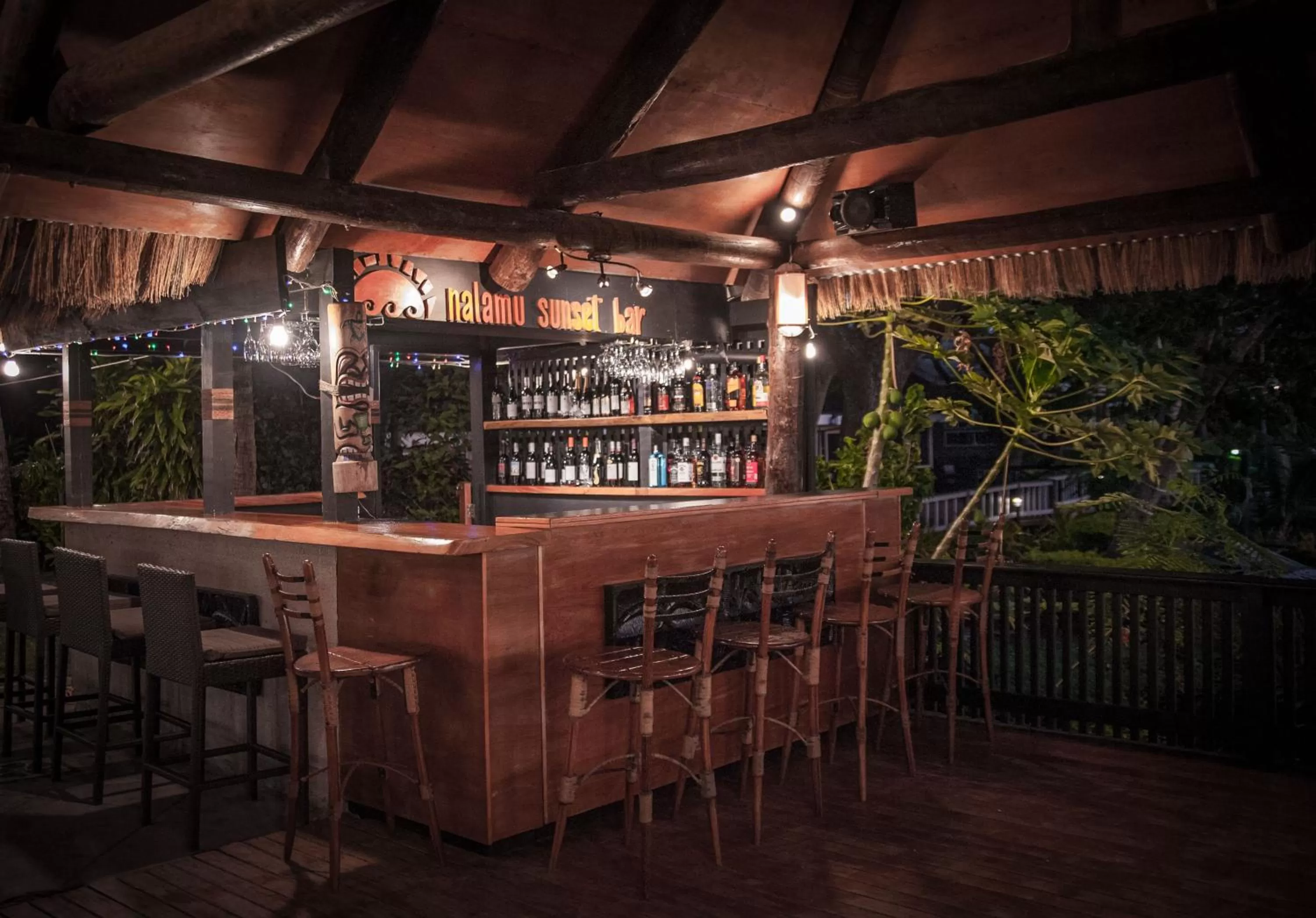 Restaurant/places to eat in First Landing Beach Resort & Villas