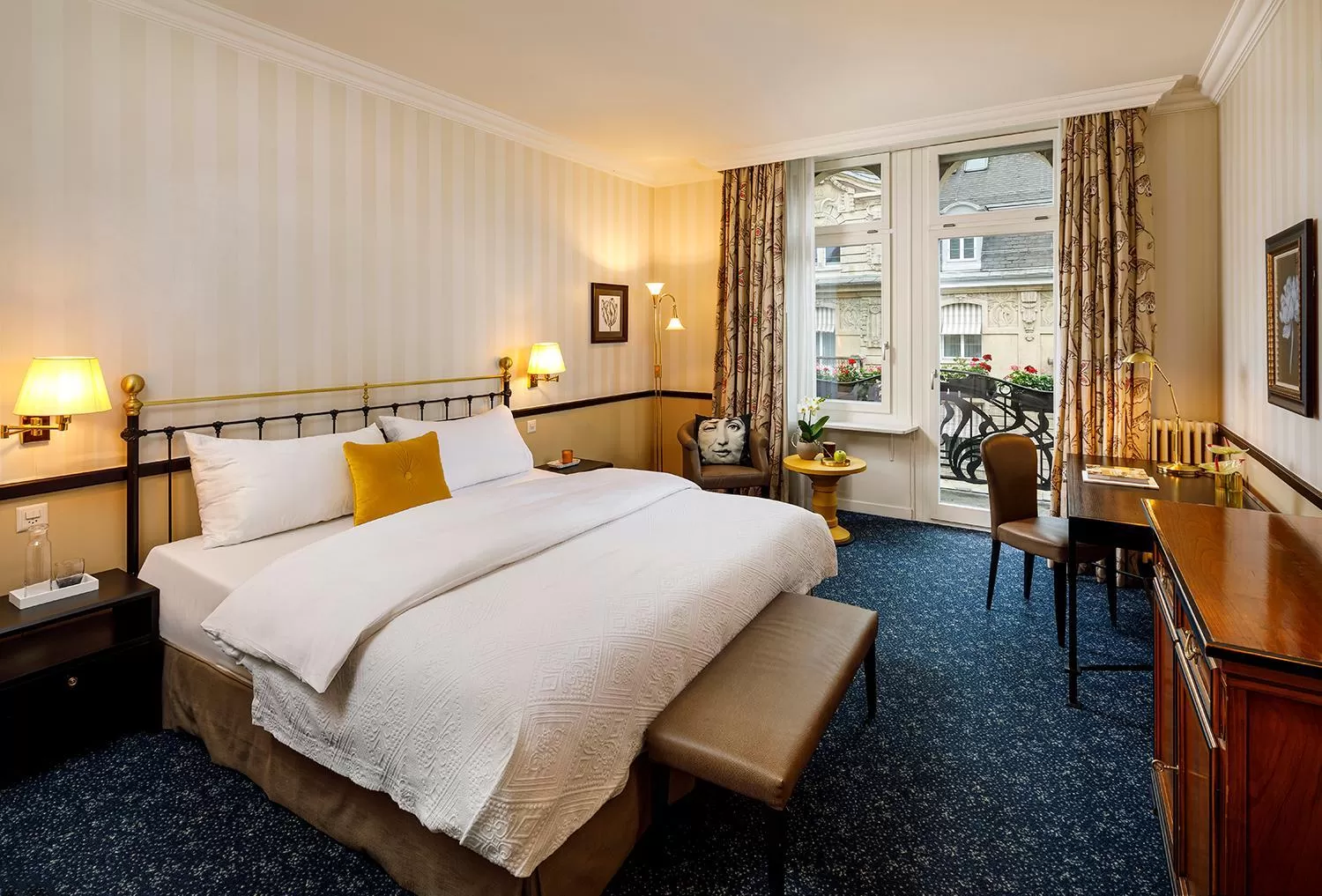 Photo of the whole room, Bed in Opera Hotel Zürich