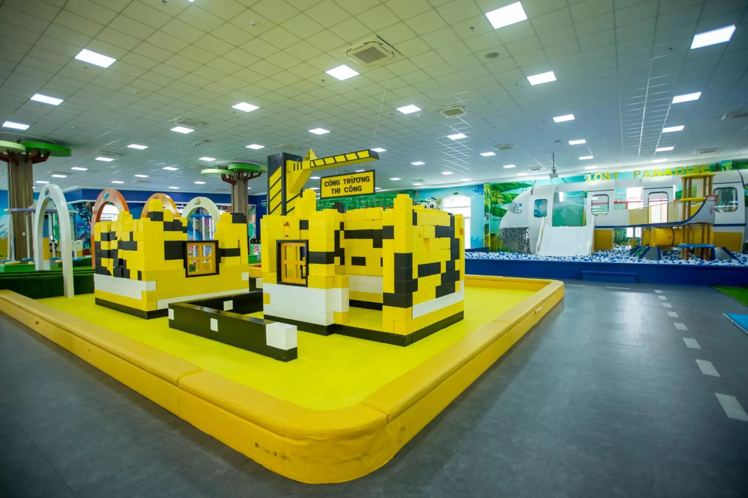 Children play ground in Hoang Hung Hotel