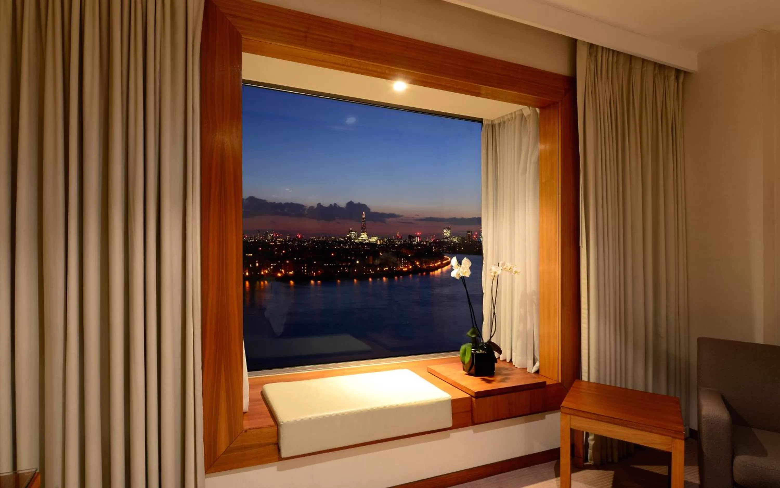 City view in Canary Riverside Plaza Hotel