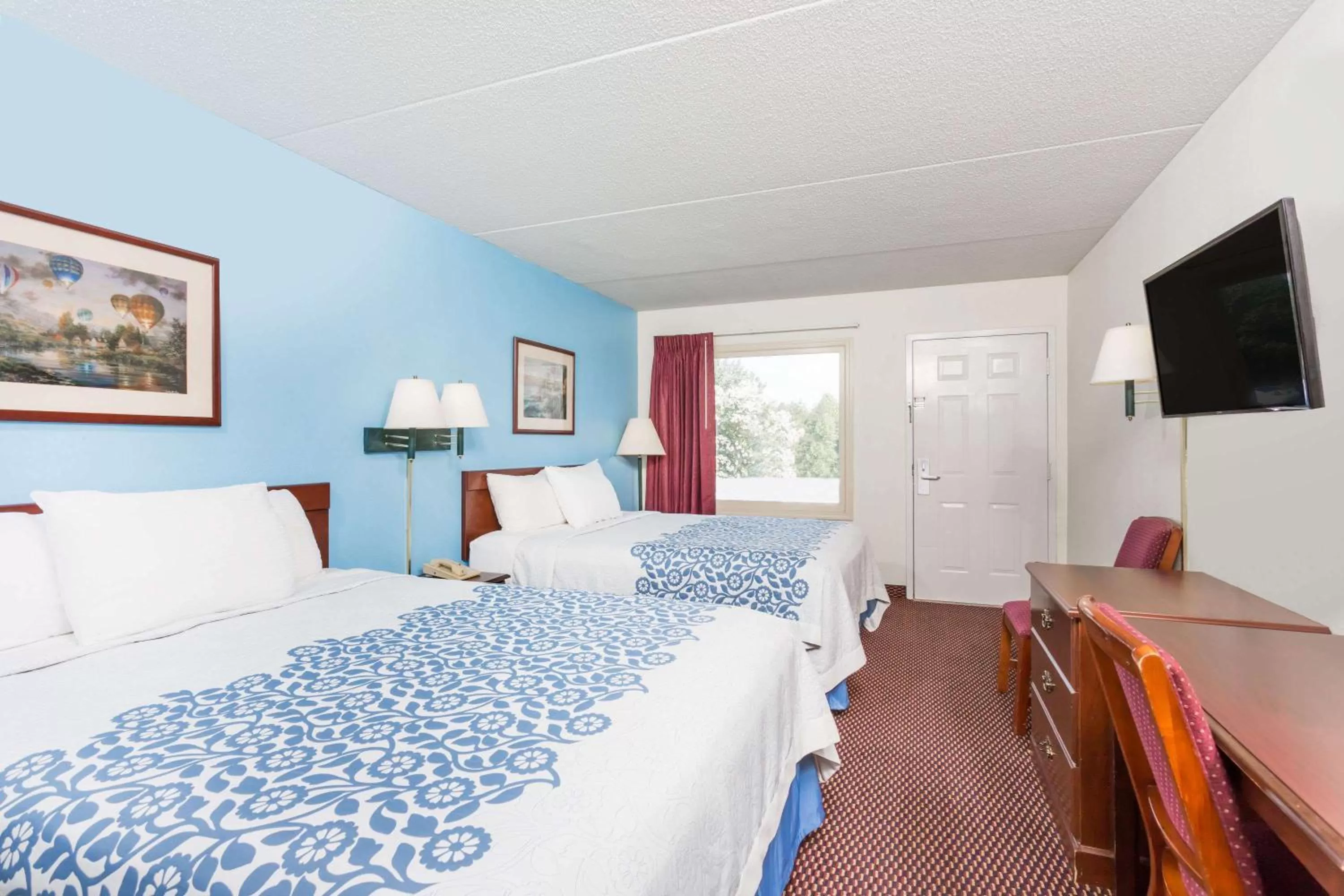 Photo of the whole room, Bed in Hamilton Inn Jonesville I-77