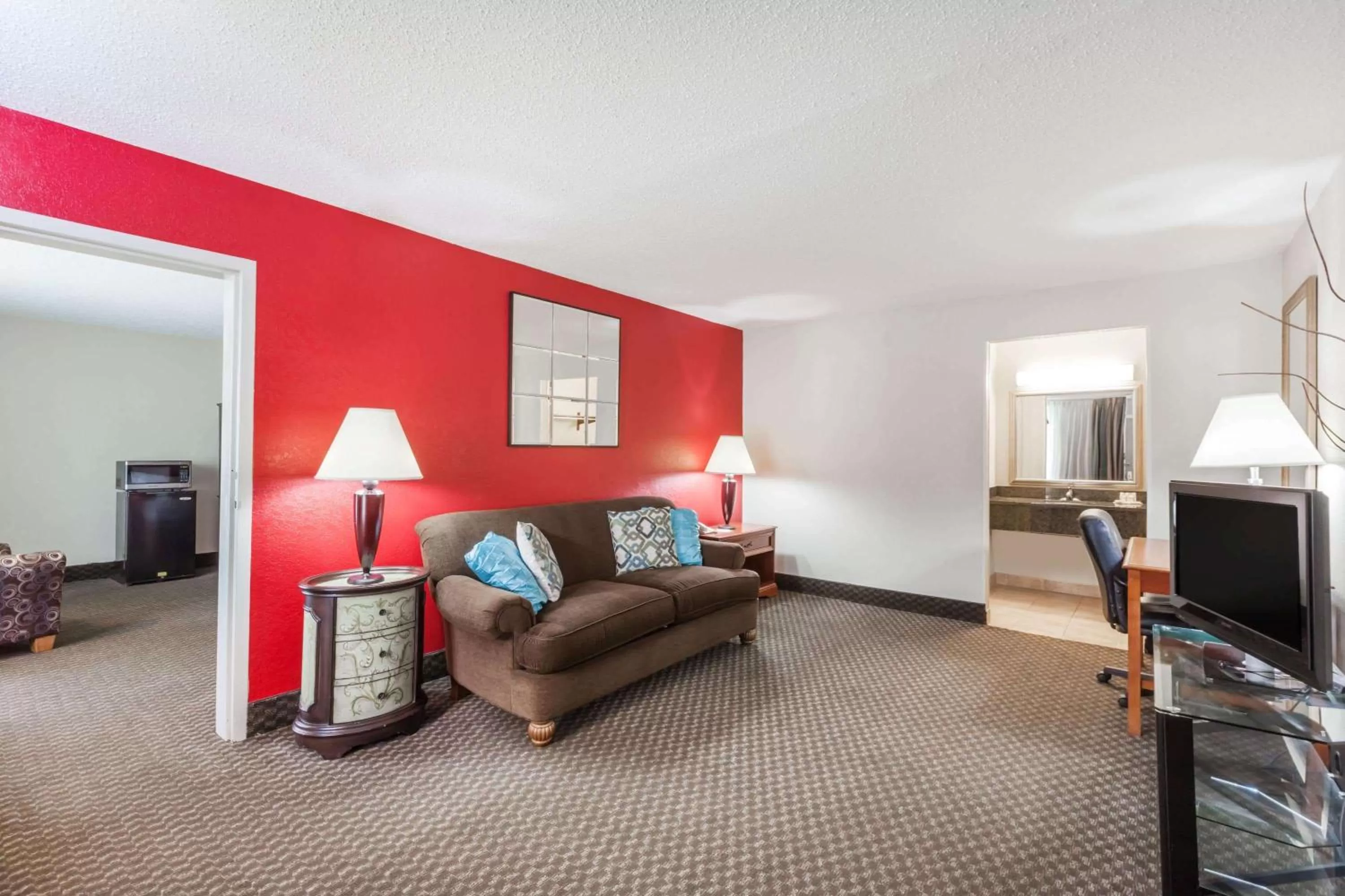 Photo of the whole room in Ramada by Wyndham New Iberia