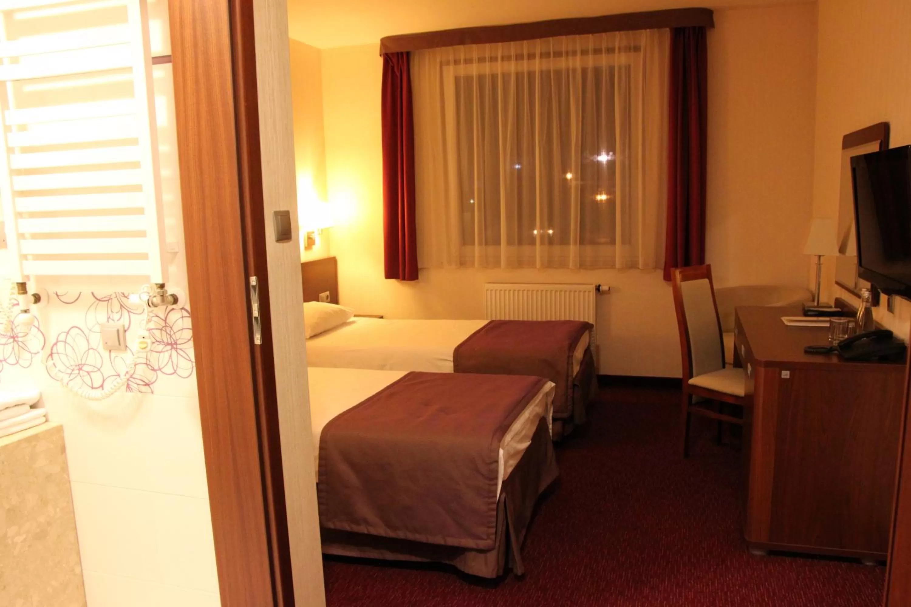 Photo of the whole room, Bed in Hotel Arena Expo