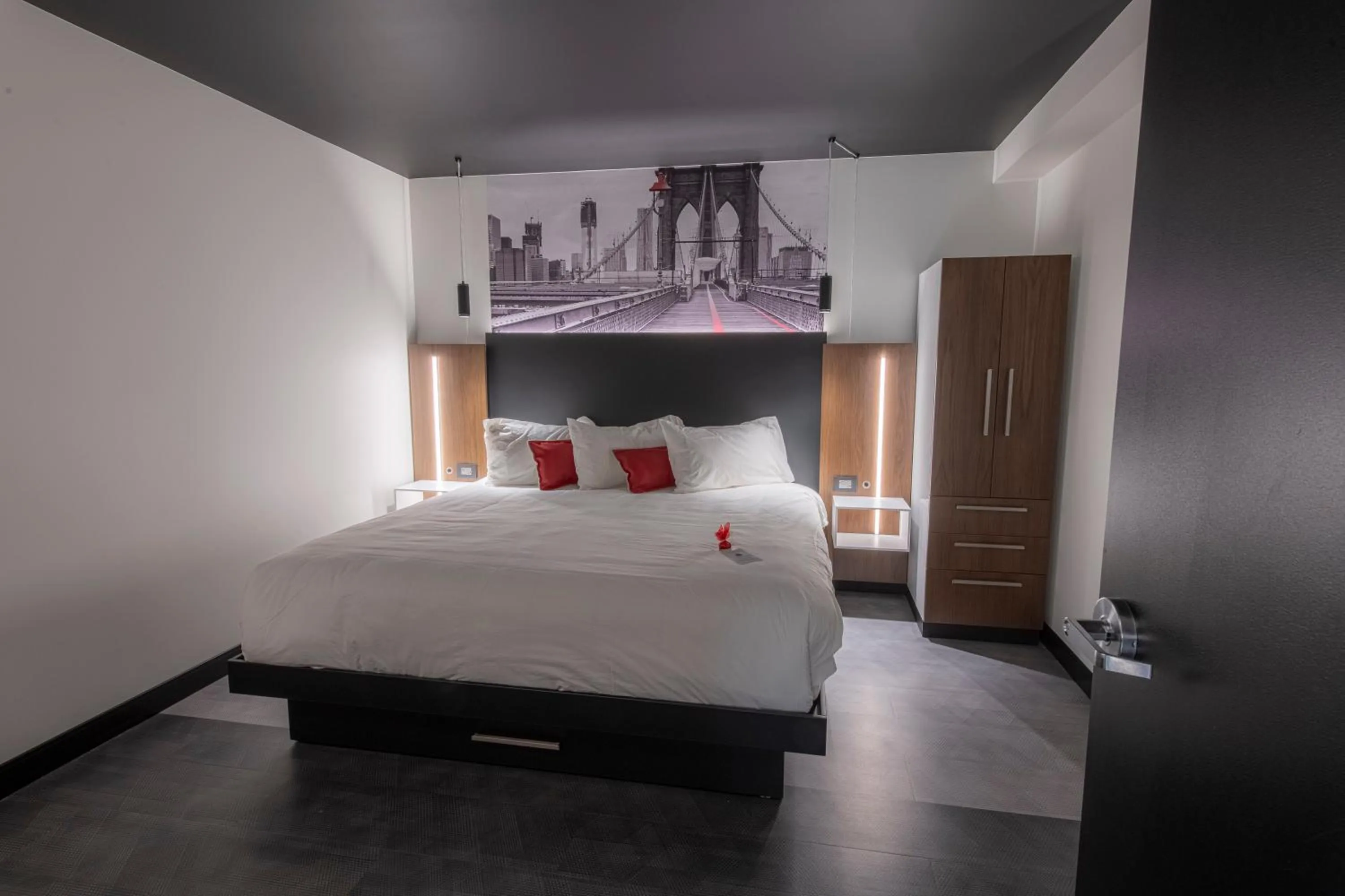 Bed in Grand Times Hotel – Aeroport de Quebec