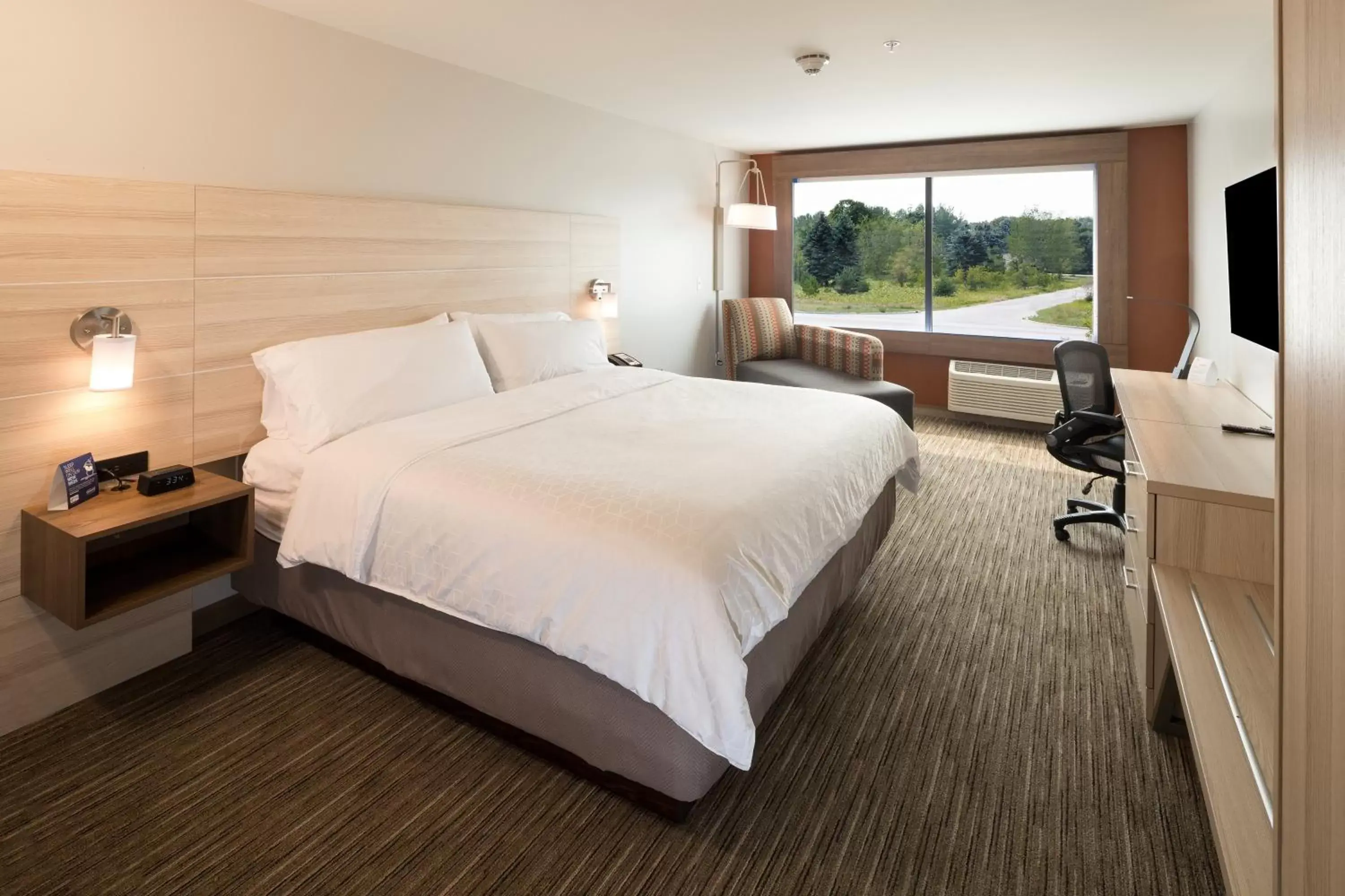 Queen Room with Two Queen Beds Hearing Accessible with Roll-In Shower - Non-Smoking in Holiday Inn Express Hotel & Suites Bay City by IHG Queen Room with Two Queen Beds Hearing Accessible with Roll-In Shower - Non-Smoking in Holiday Inn Express Hotel & Suites Bay City by IHG