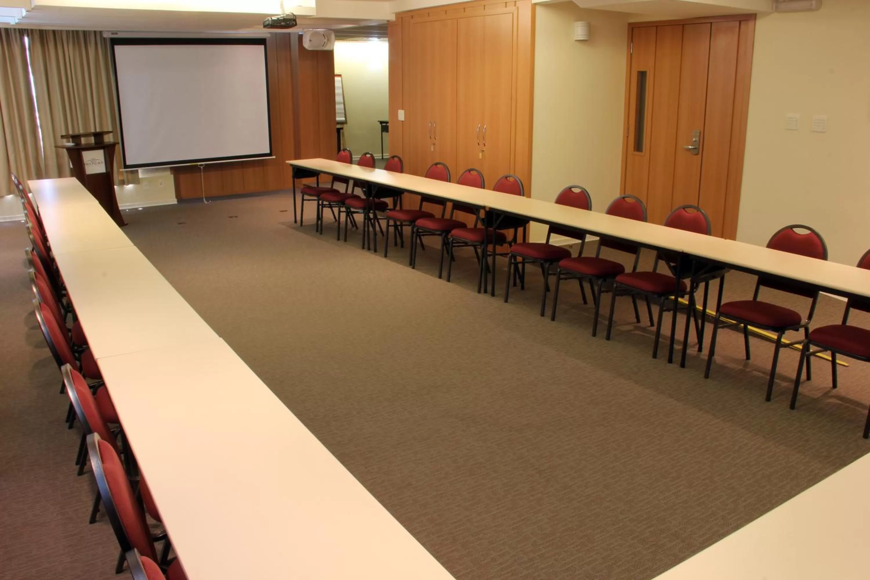 Business facilities in Hotel Ema Palace