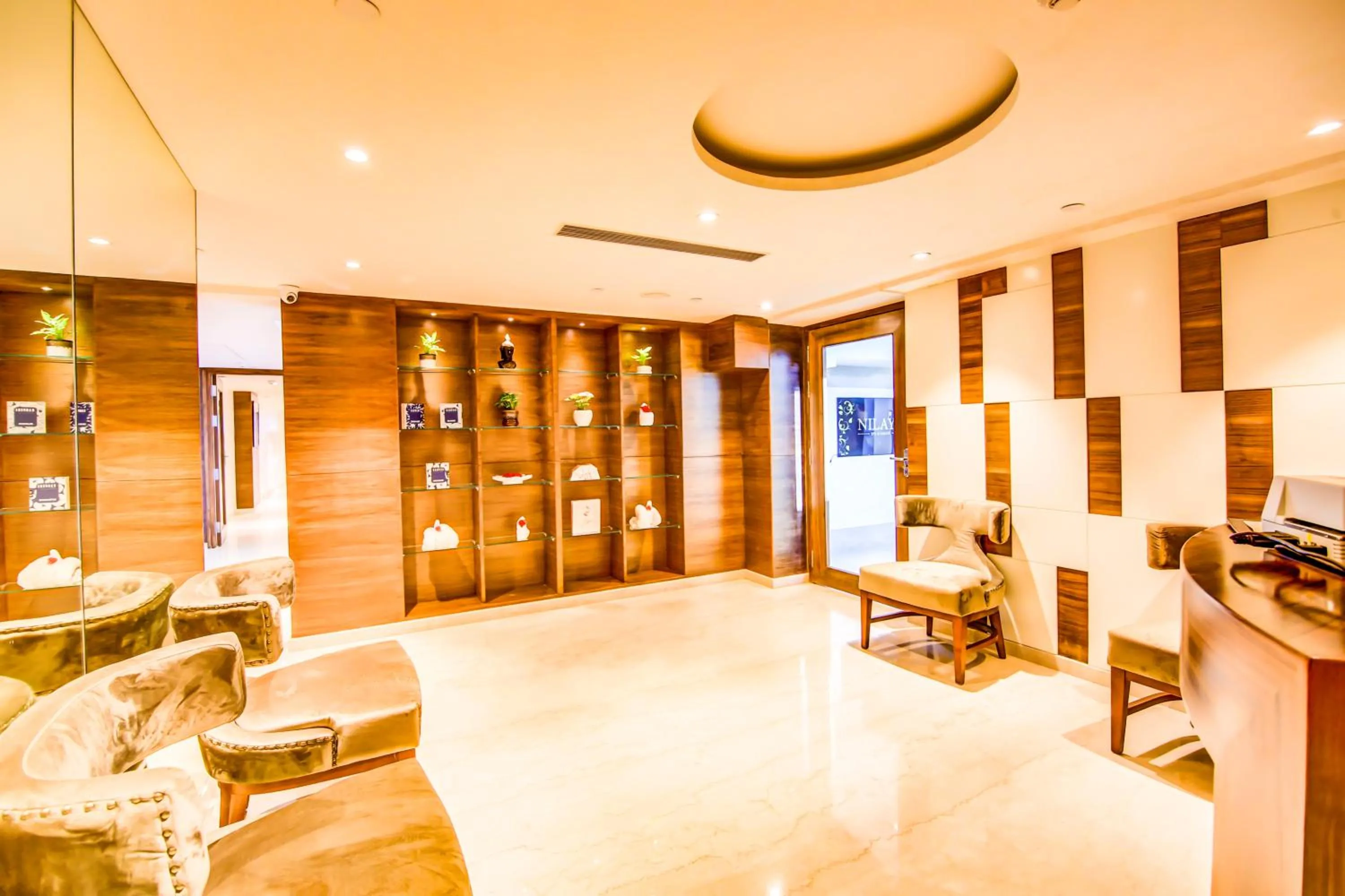 Spa and wellness centre/facilities, Bed in Radisson Blu Gorakhpur