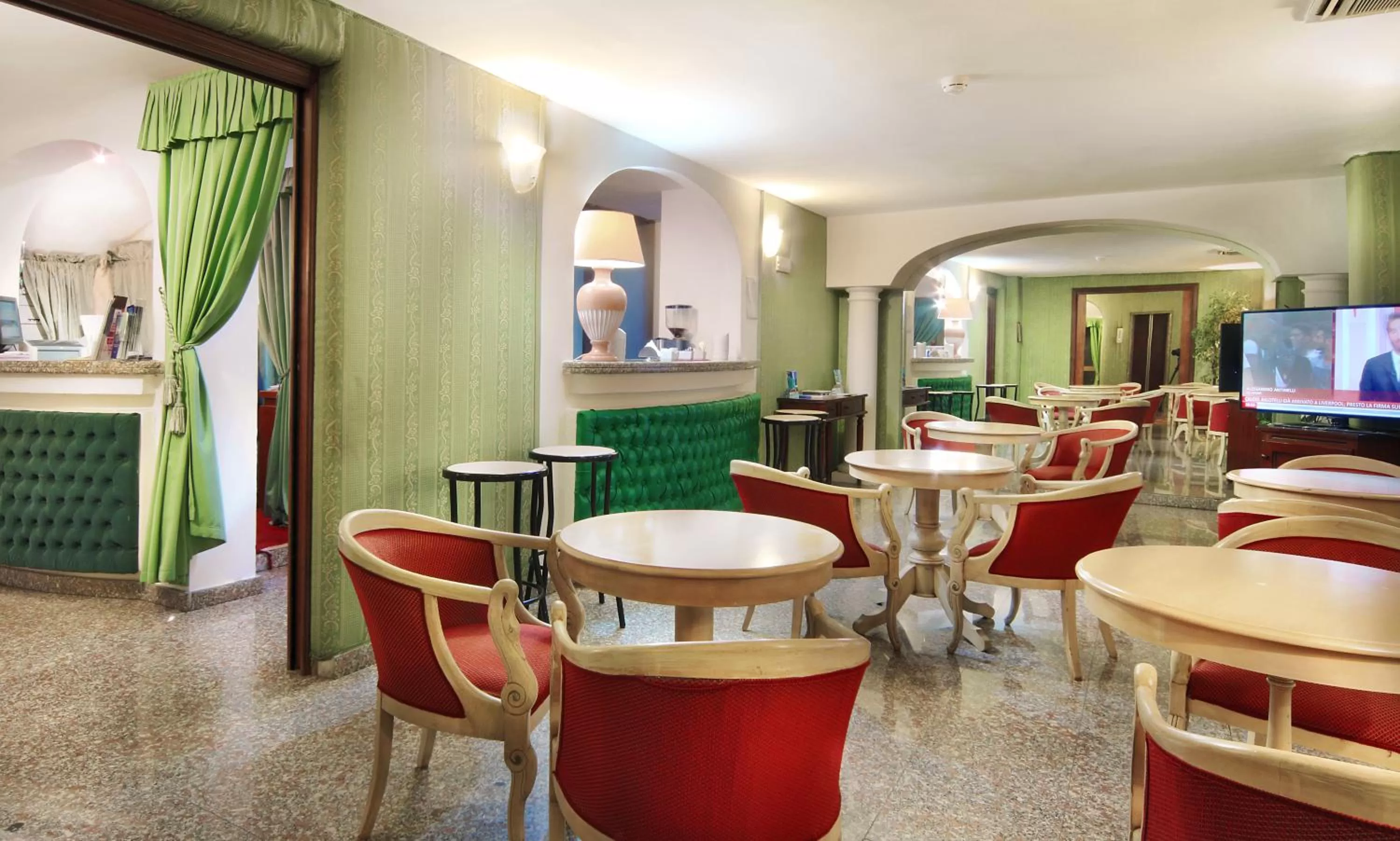 Lounge or bar in Colonna Palace Hotel Mediterraneo